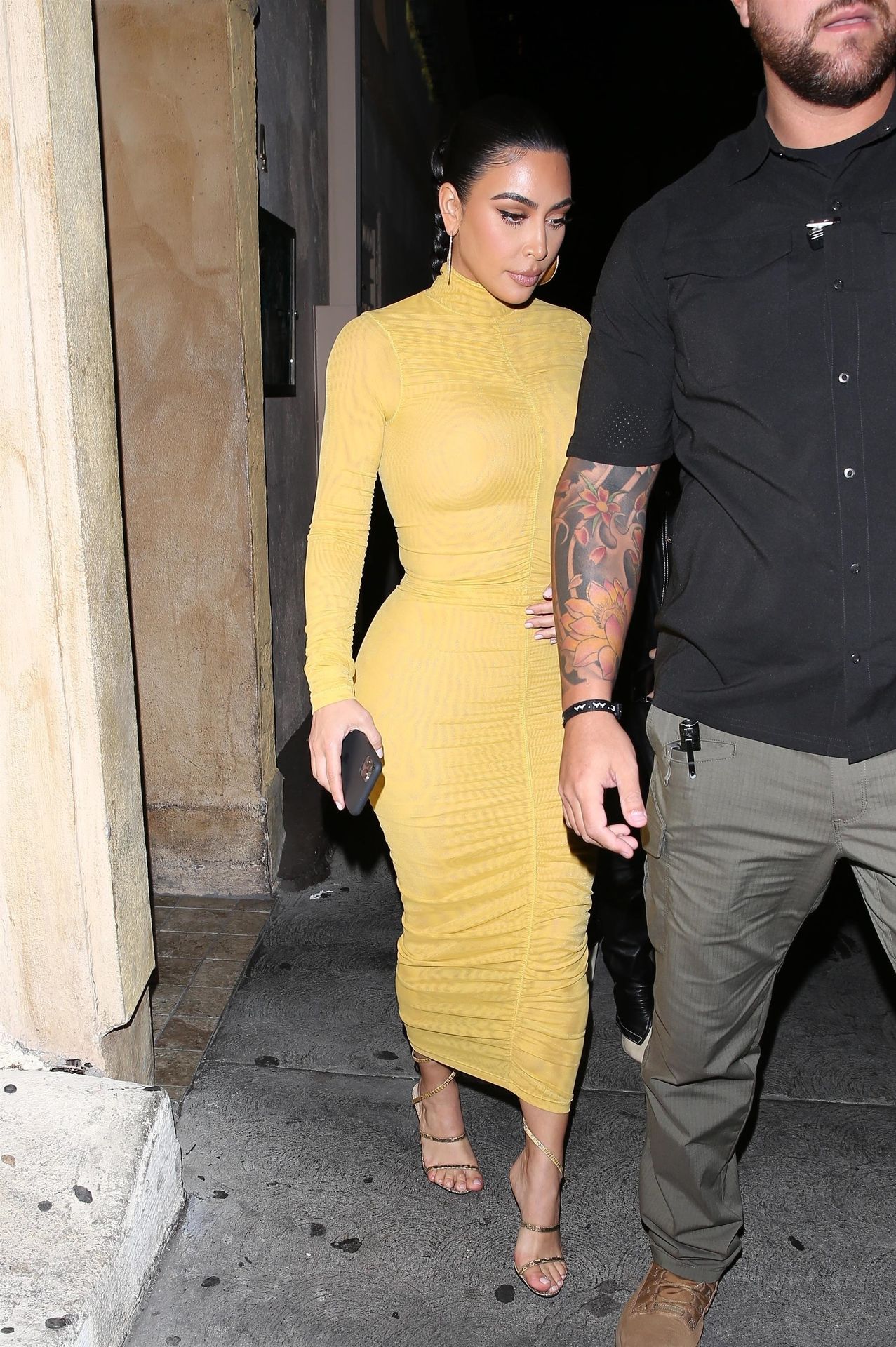 Kim Kardashian Departs After A Family Dinner At Carousel0009