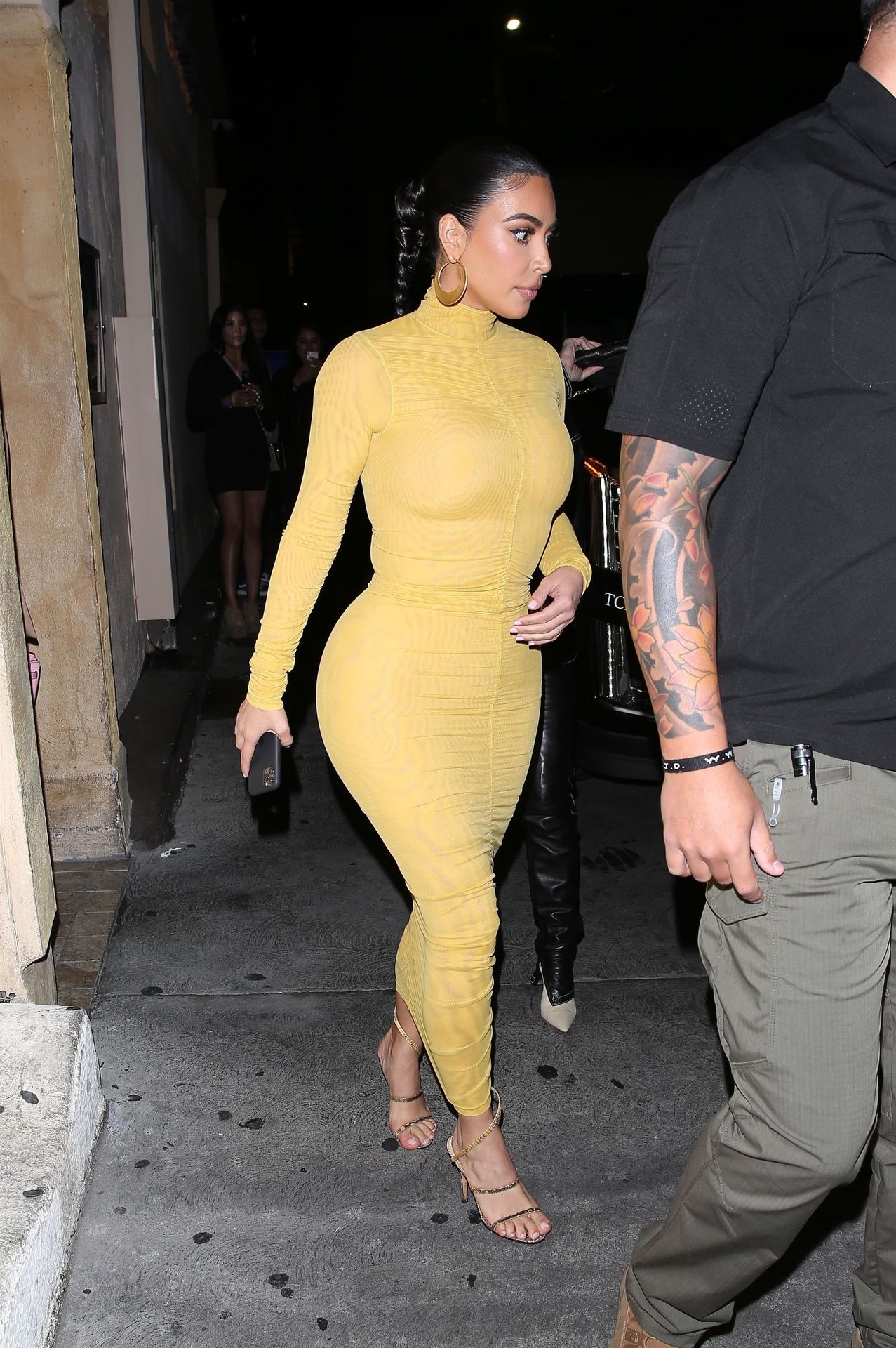 Kim Kardashian Departs After A Family Dinner At Carousel0011