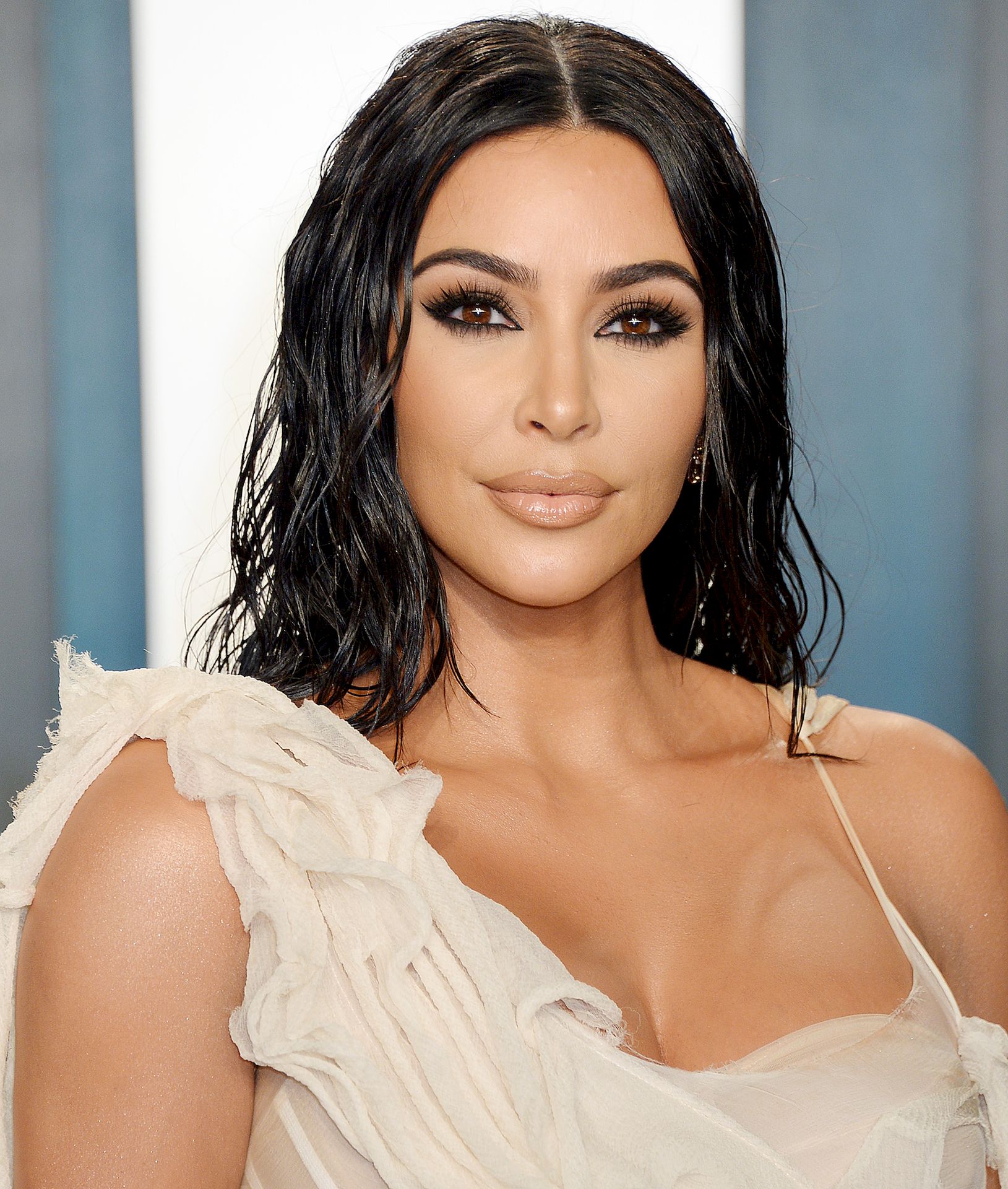 Kim Kardashian Looks Hot In A See Through Dress At The 2020 Vanity Fair Oscar Party 0010
