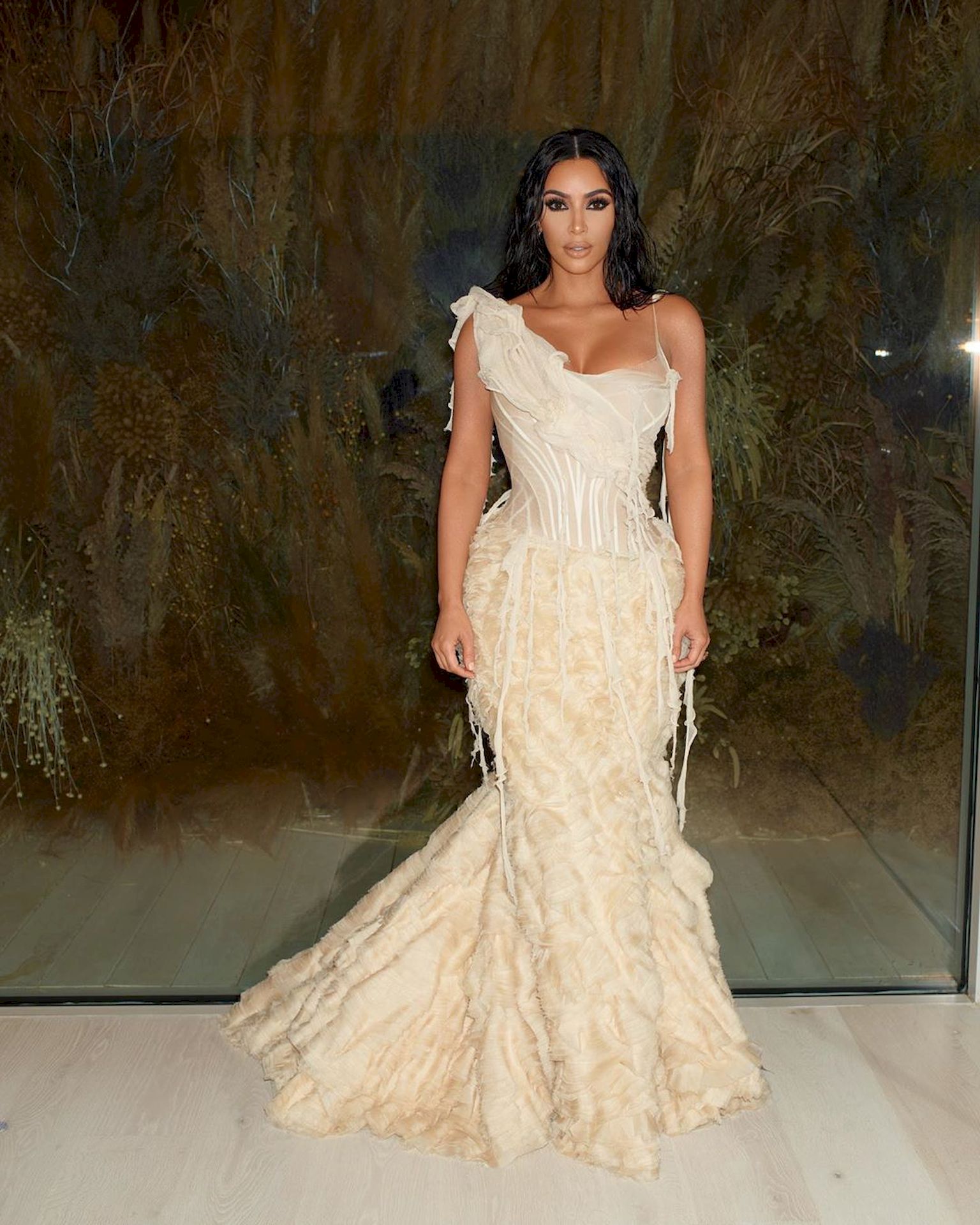 Kim Kardashian Looks Hot In A See Through Dress At The 2020 Vanity Fair Oscar Party 0016