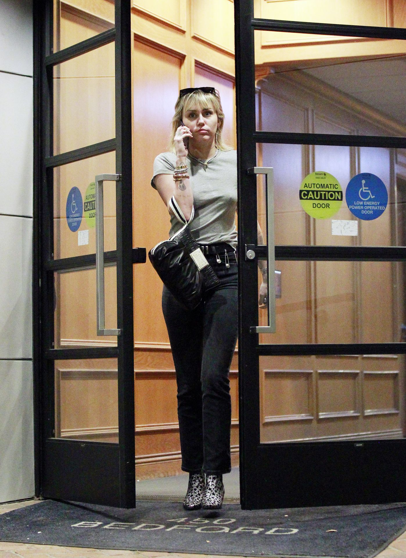 Miley Cyrus Steps Out Solo In Los Angeles After Finalizing Her Divorce 0001