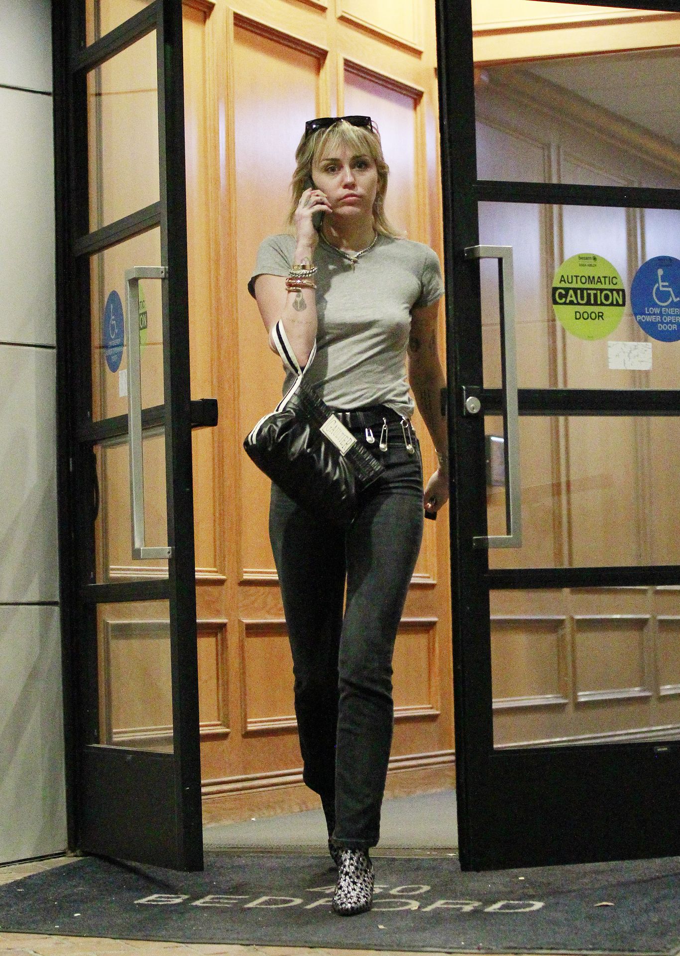 Miley Cyrus Steps Out Solo In Los Angeles After Finalizing Her Divorce 0002