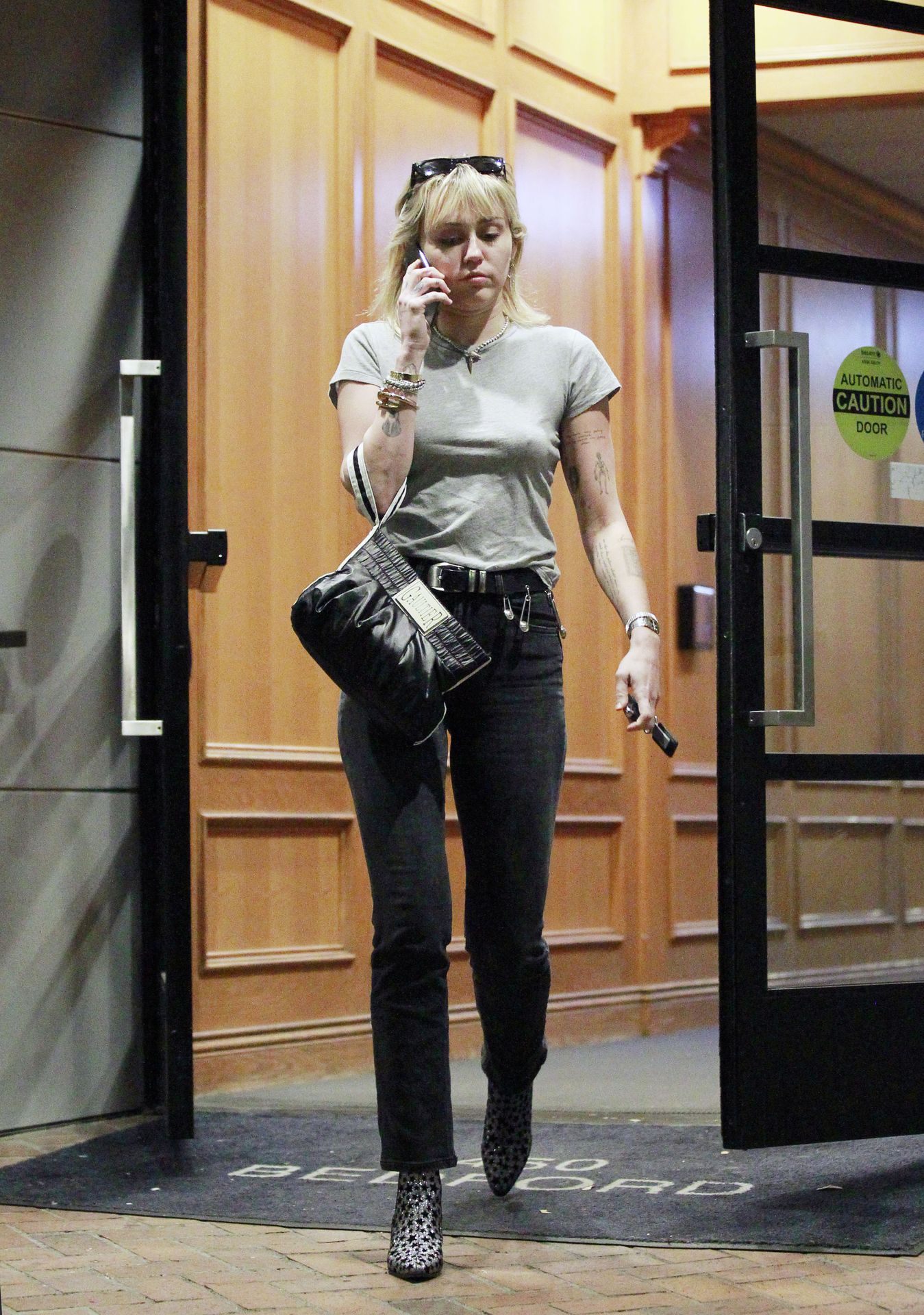 Miley Cyrus Steps Out Solo In Los Angeles After Finalizing Her Divorce 0004