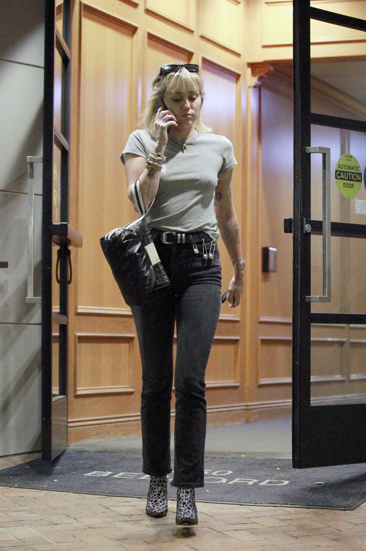 Miley Cyrus Steps Out Solo In Los Angeles After Finalizing Her Divorce 0005