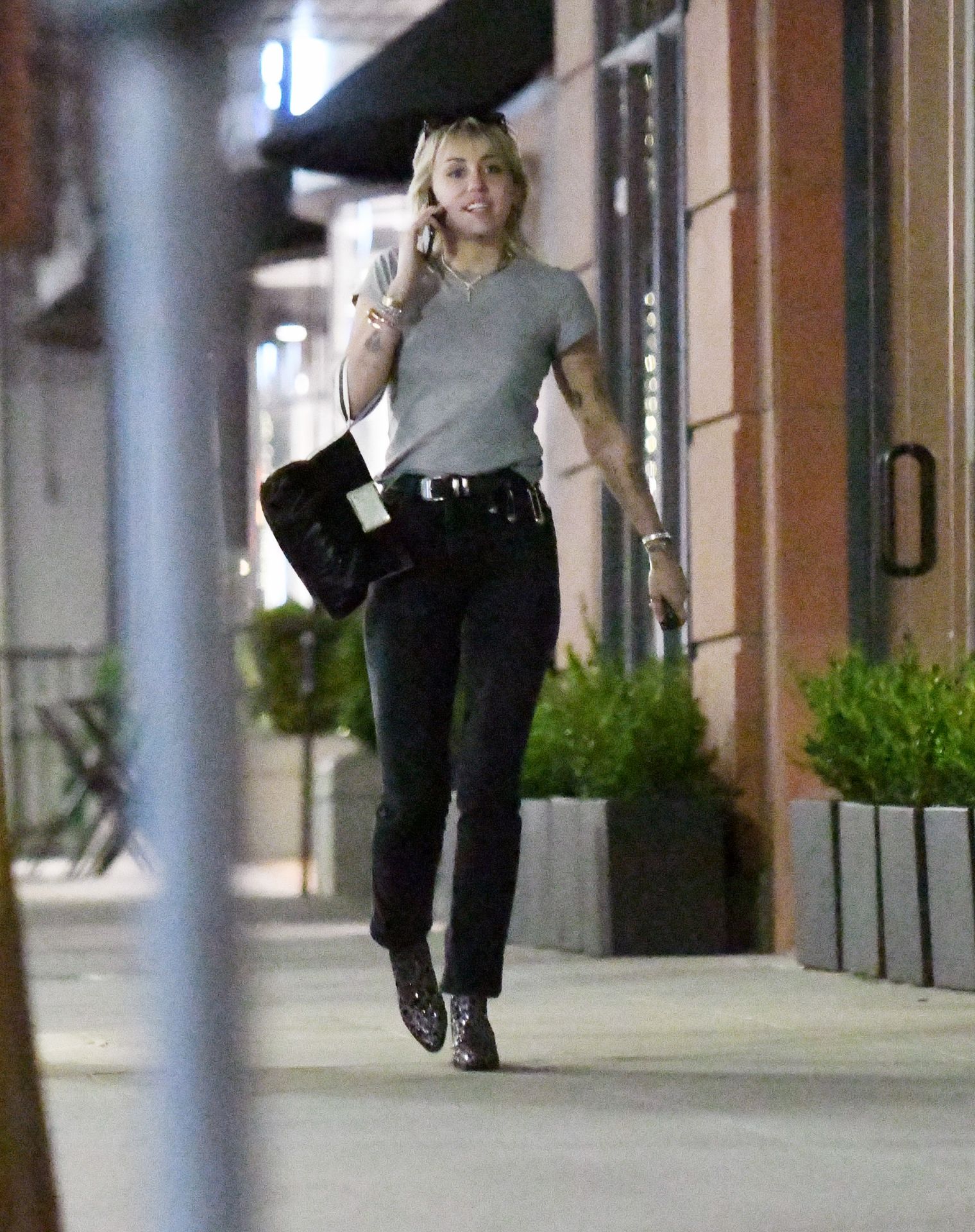 Miley Cyrus Steps Out Solo In Los Angeles After Finalizing Her Divorce 0010