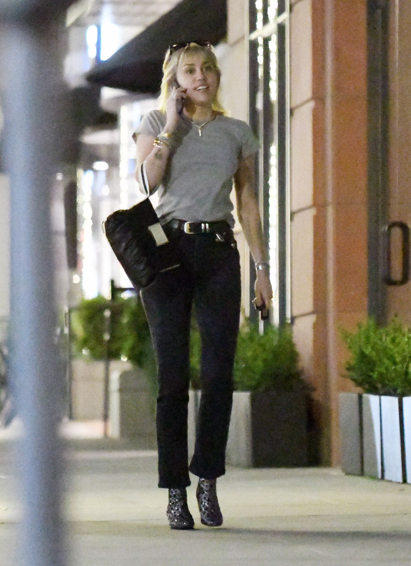 Miley Cyrus Steps Out Solo In Los Angeles After Finalizing Her Divorce 0011