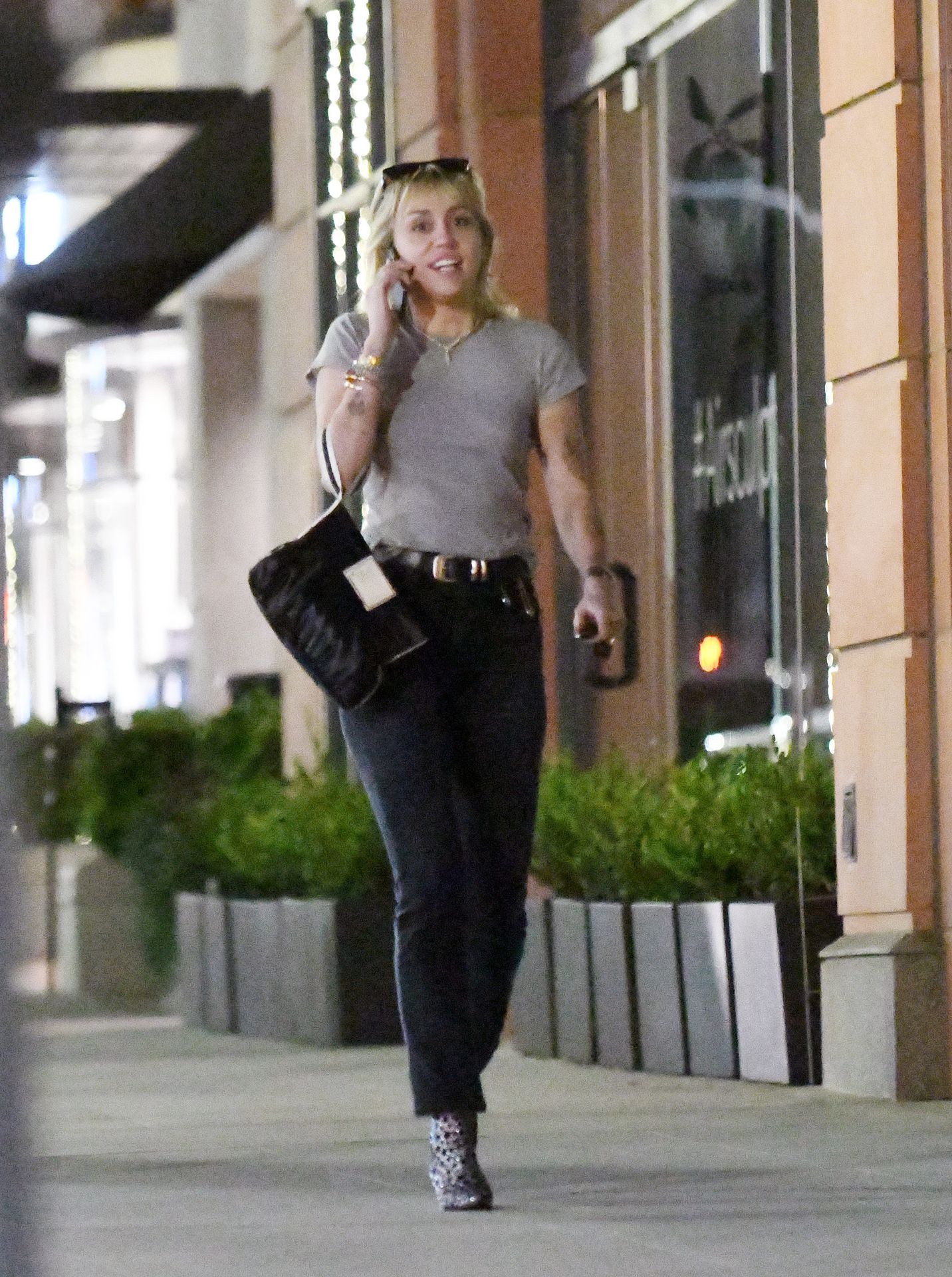 Miley Cyrus Steps Out Solo In Los Angeles After Finalizing Her Divorce 0015