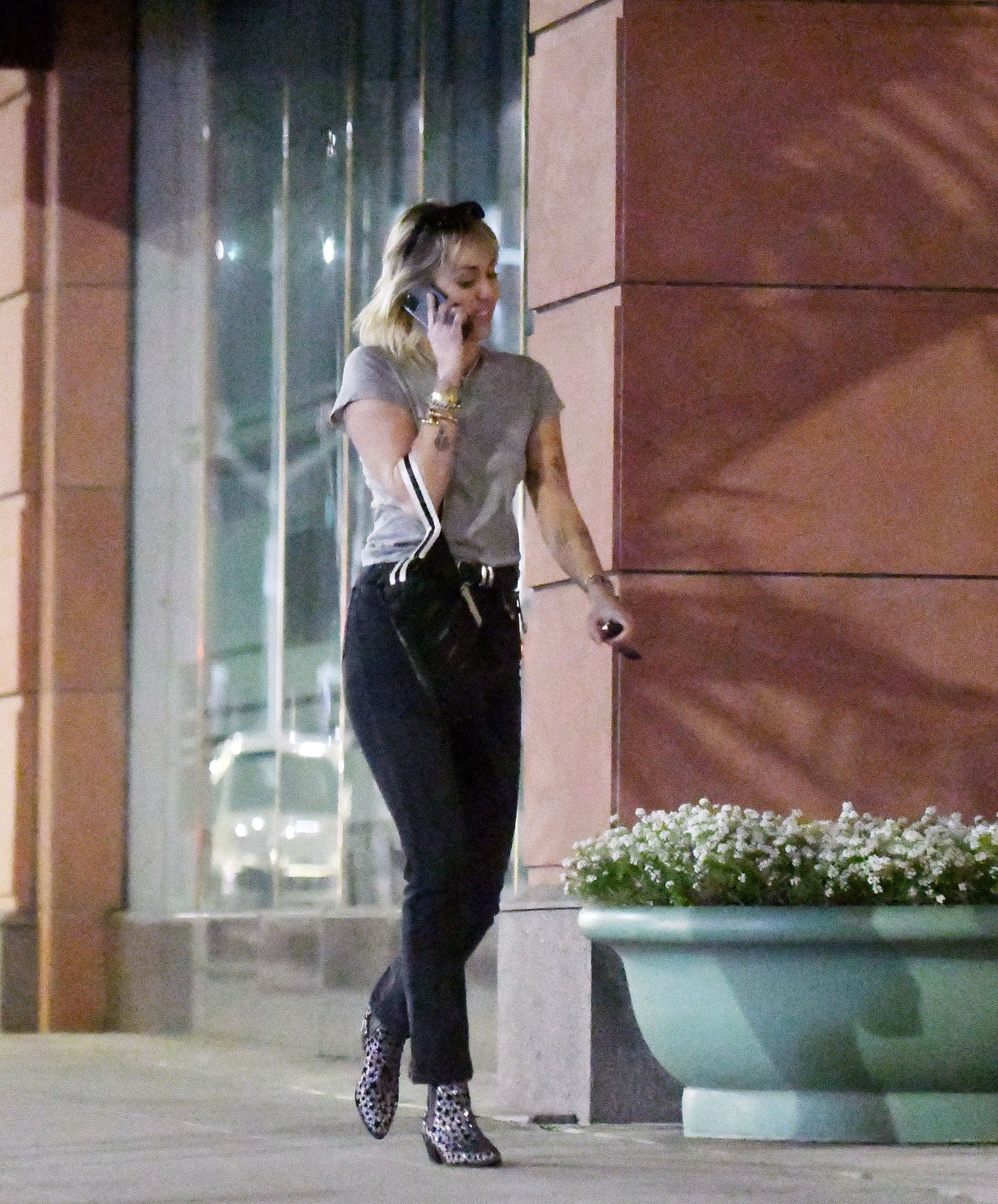 Miley Cyrus Steps Out Solo In Los Angeles After Finalizing Her Divorce 0020