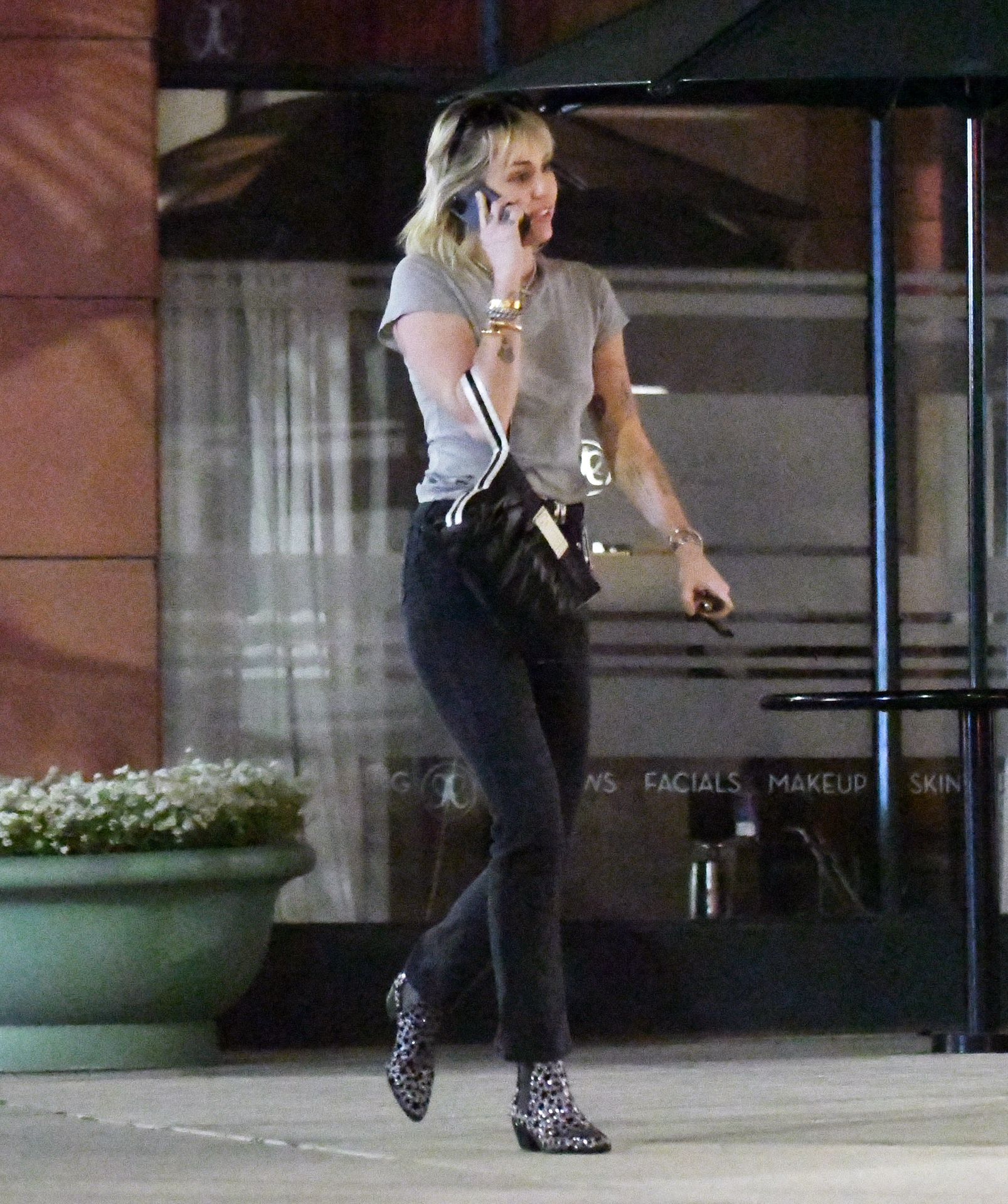 Miley Cyrus Steps Out Solo In Los Angeles After Finalizing Her Divorce 0021