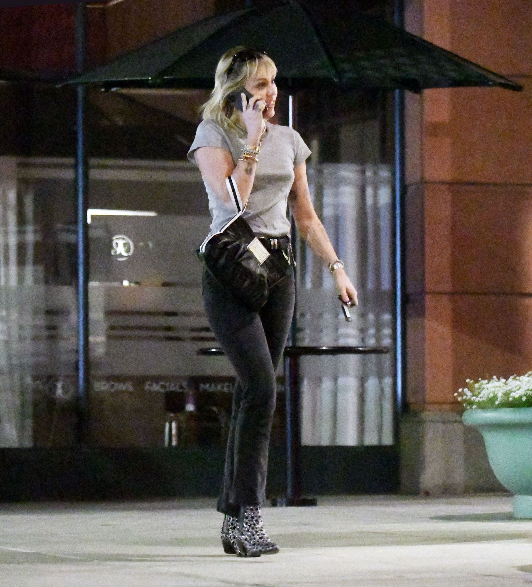 Miley Cyrus Steps Out Solo In Los Angeles After Finalizing Her Divorce 0022