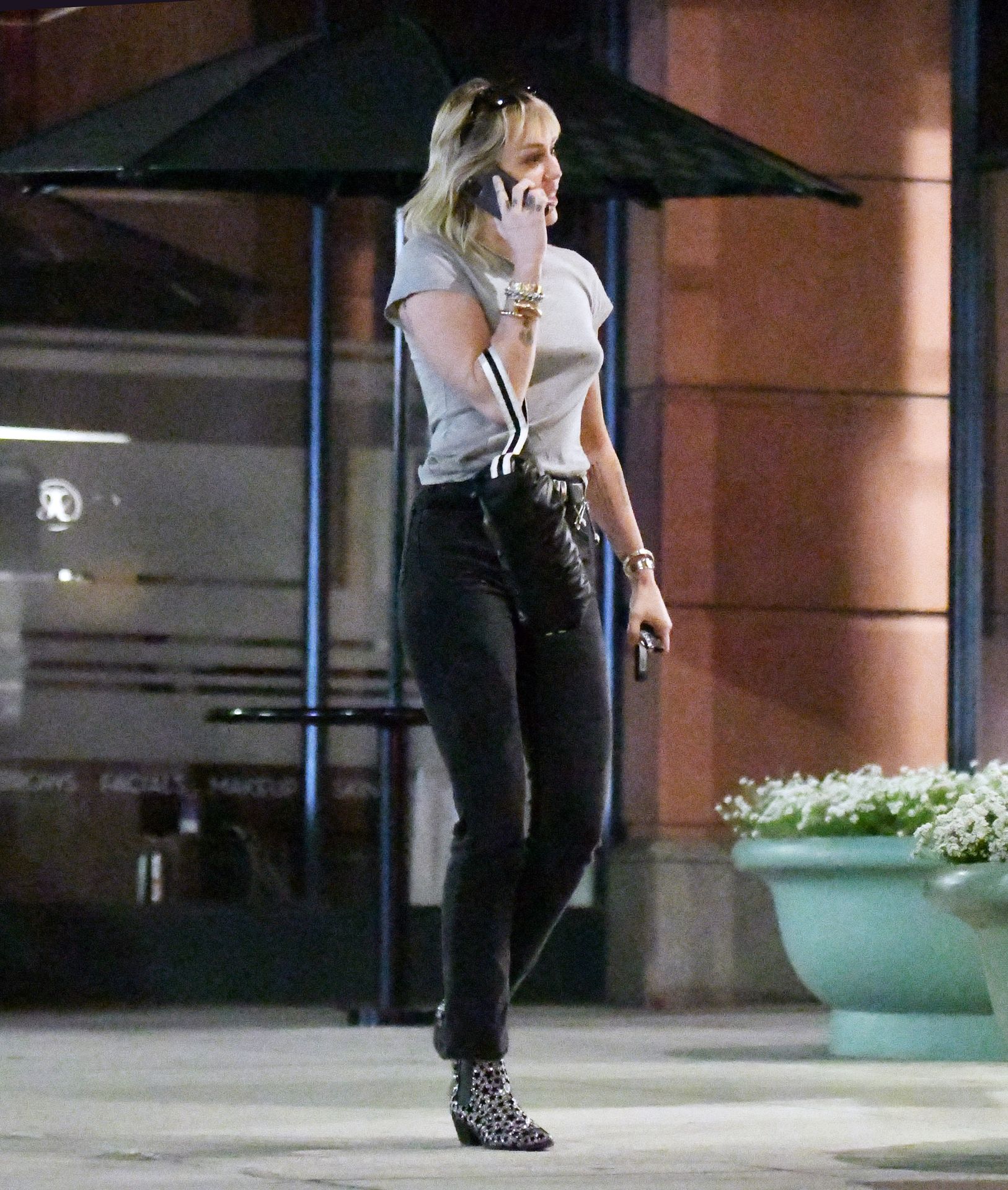 Miley Cyrus Steps Out Solo In Los Angeles After Finalizing Her Divorce 0024