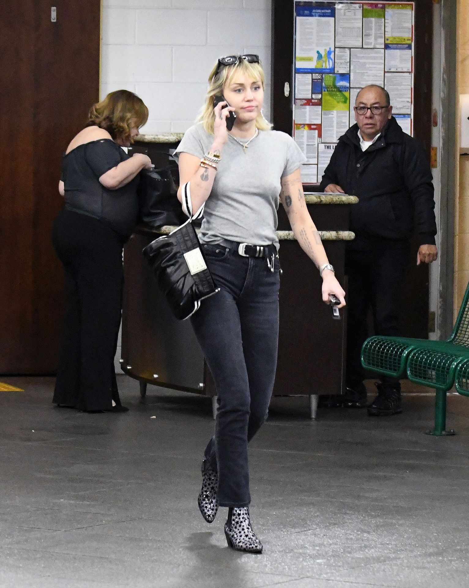 Miley Cyrus Steps Out Solo In Los Angeles After Finalizing Her Divorce 0026