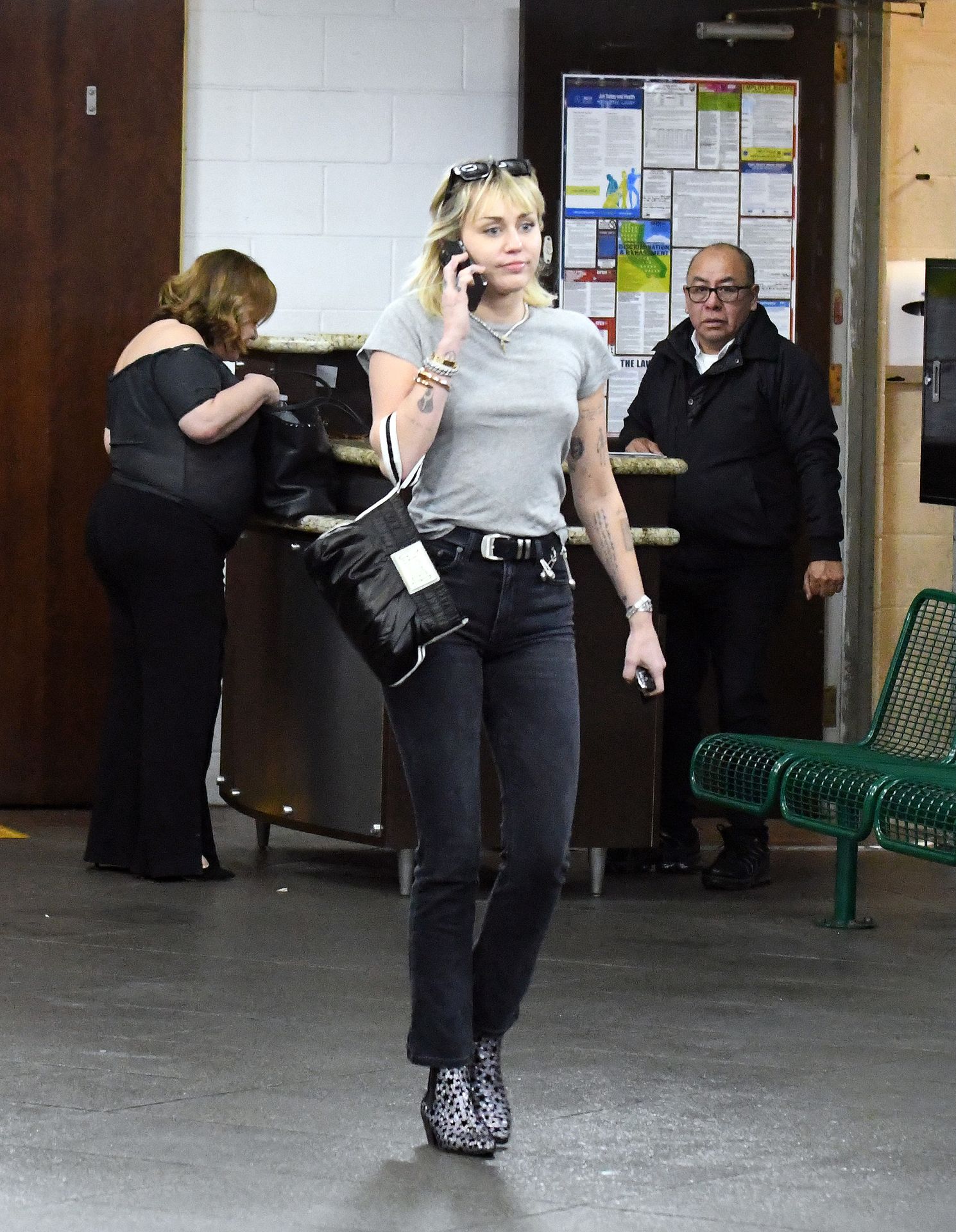Miley Cyrus Steps Out Solo In Los Angeles After Finalizing Her Divorce 0027