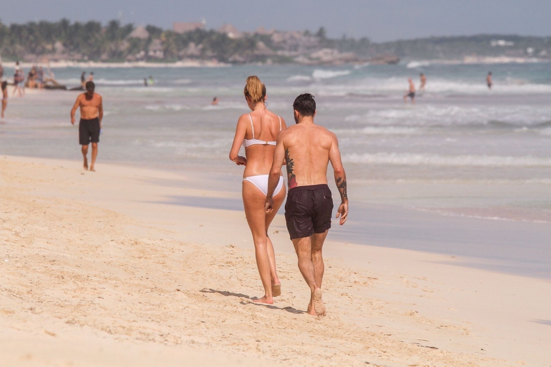 Newlyweds Hannah Cooper And Joel Dommett Enjoy A Romantic Getaway In Tulum 0015