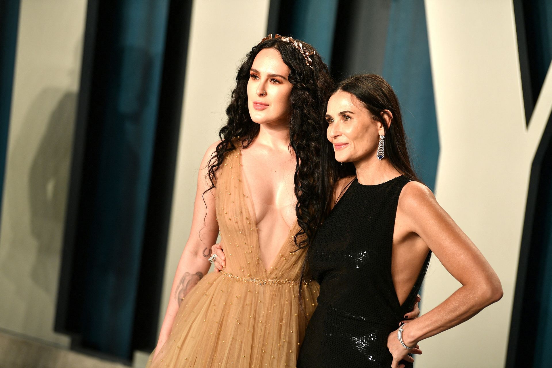 Rumer Willis Puts On Display Of Cleavage At Vanity Fair Party 0034