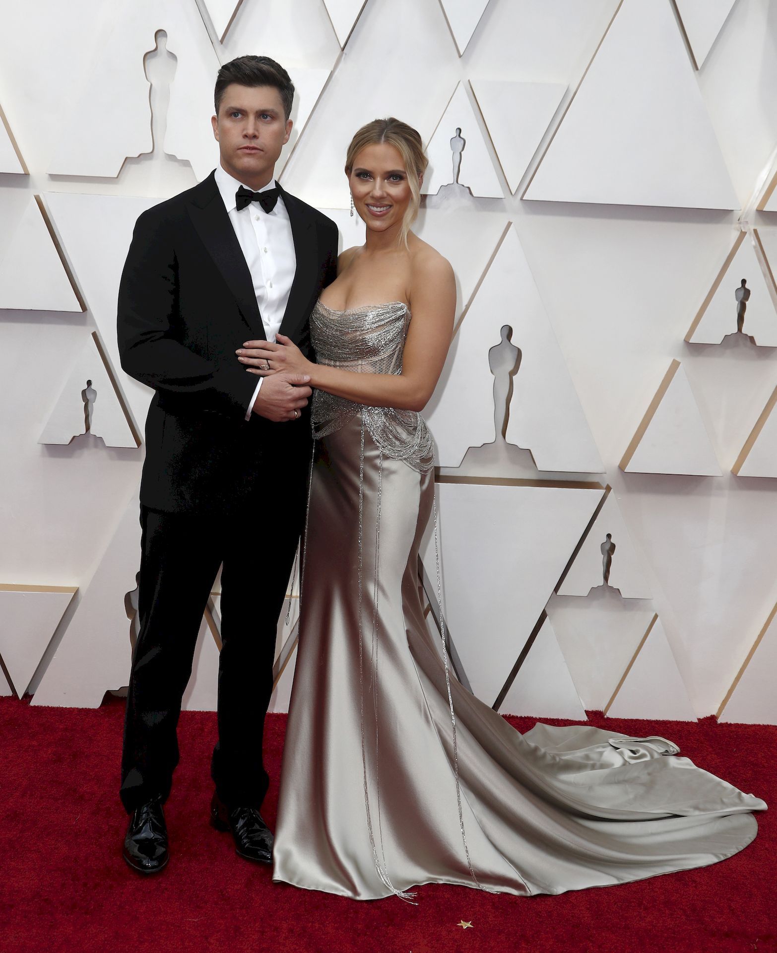 Scarlett Johansson In Oscar De La Renta Poses On The Red Carpet During The Oscars 0008