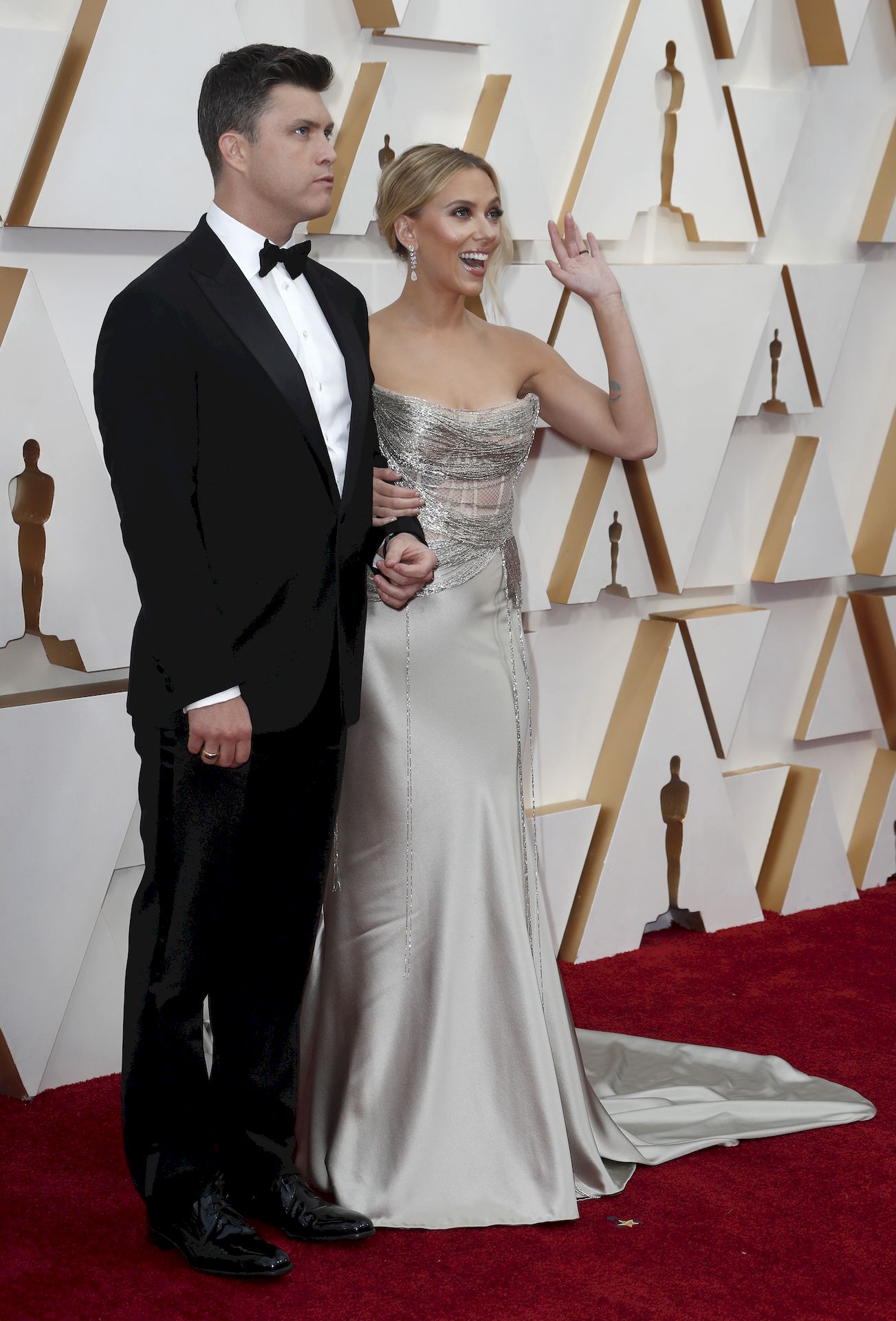 Scarlett Johansson In Oscar De La Renta Poses On The Red Carpet During The Oscars 0013