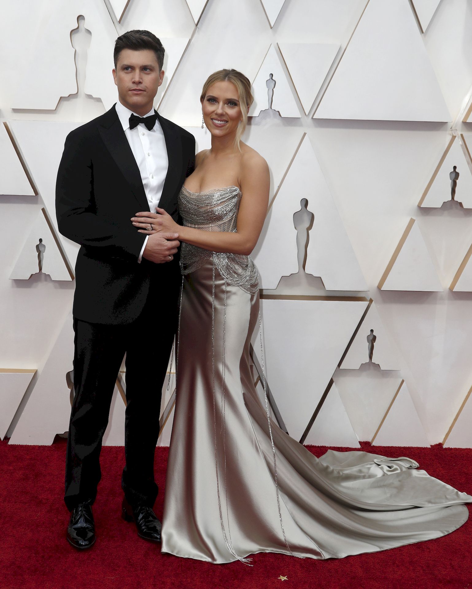 Scarlett Johansson In Oscar De La Renta Poses On The Red Carpet During The Oscars 0016