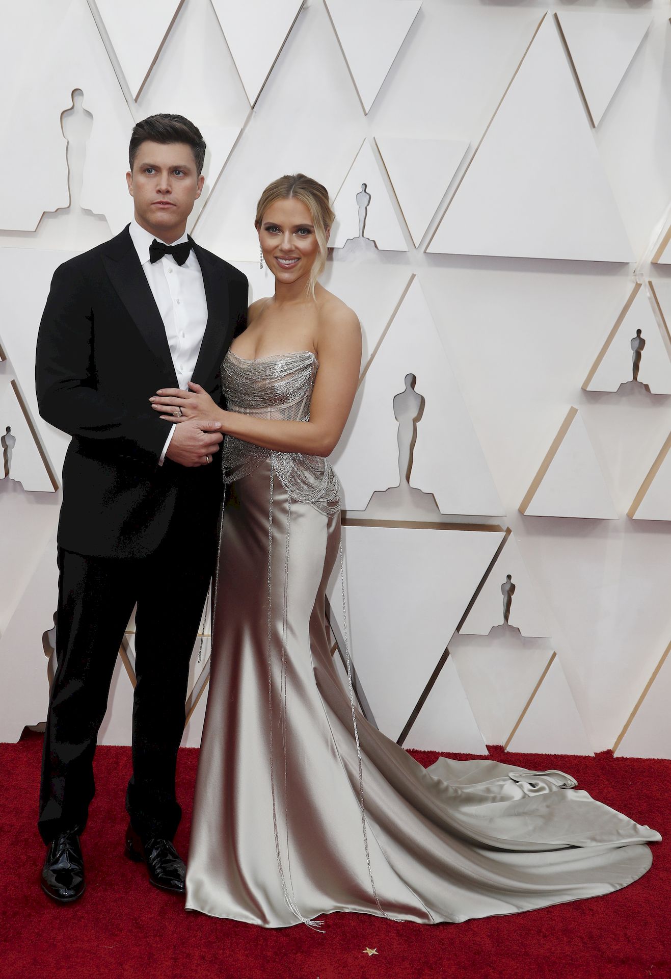 Scarlett Johansson In Oscar De La Renta Poses On The Red Carpet During The Oscars 0021