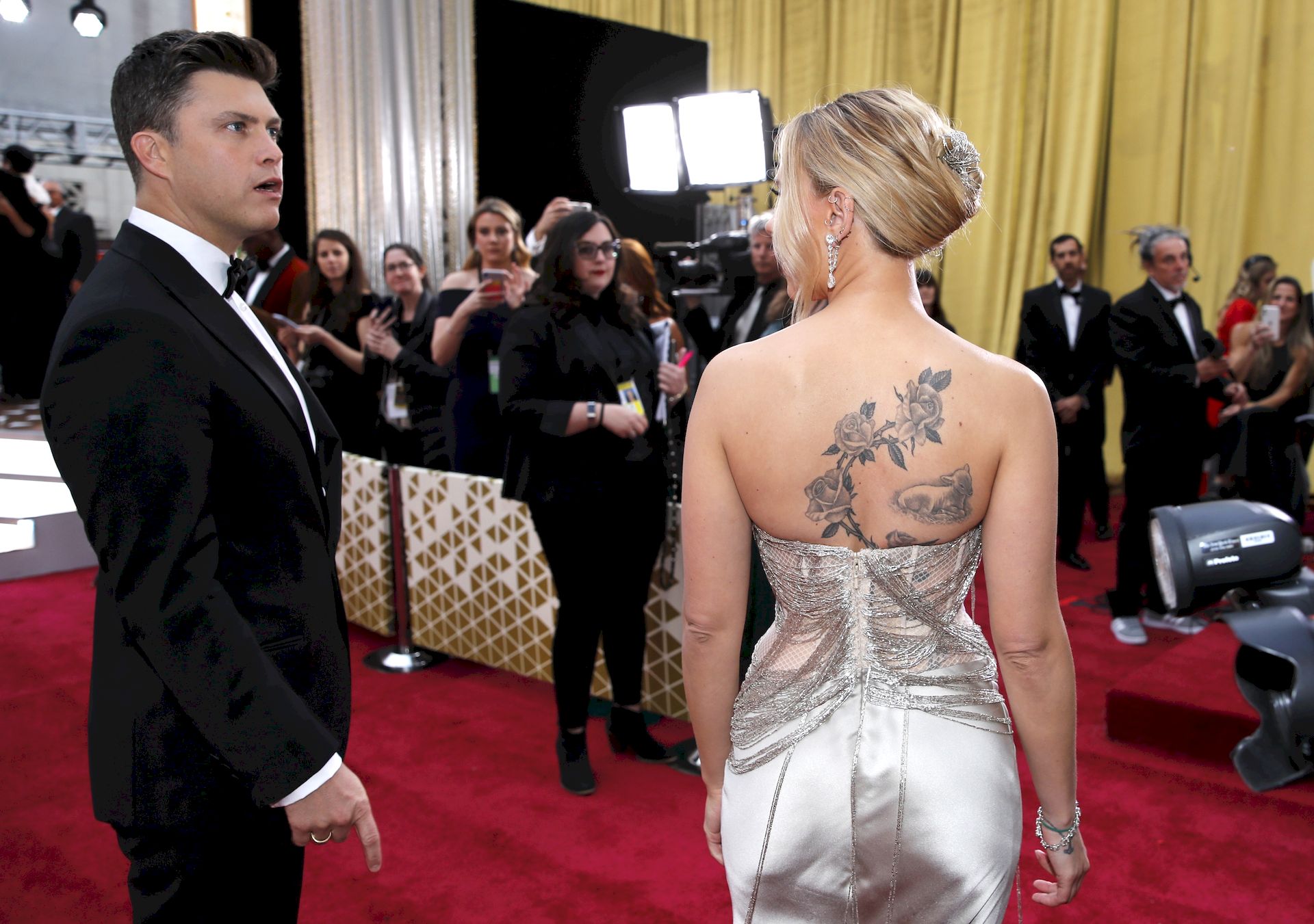 Scarlett Johansson In Oscar De La Renta Poses On The Red Carpet During The Oscars 0025