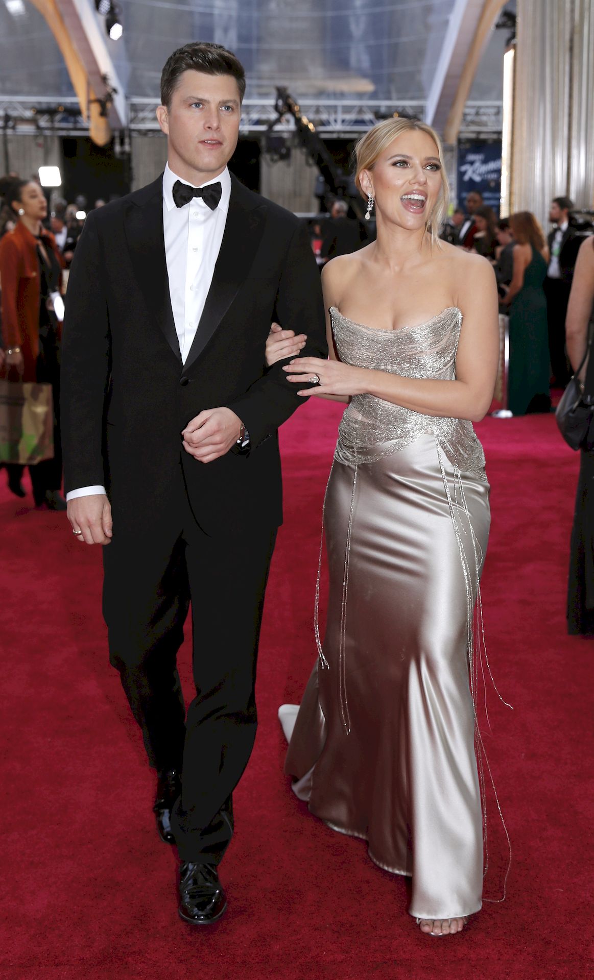 Scarlett Johansson In Oscar De La Renta Poses On The Red Carpet During The Oscars 0029