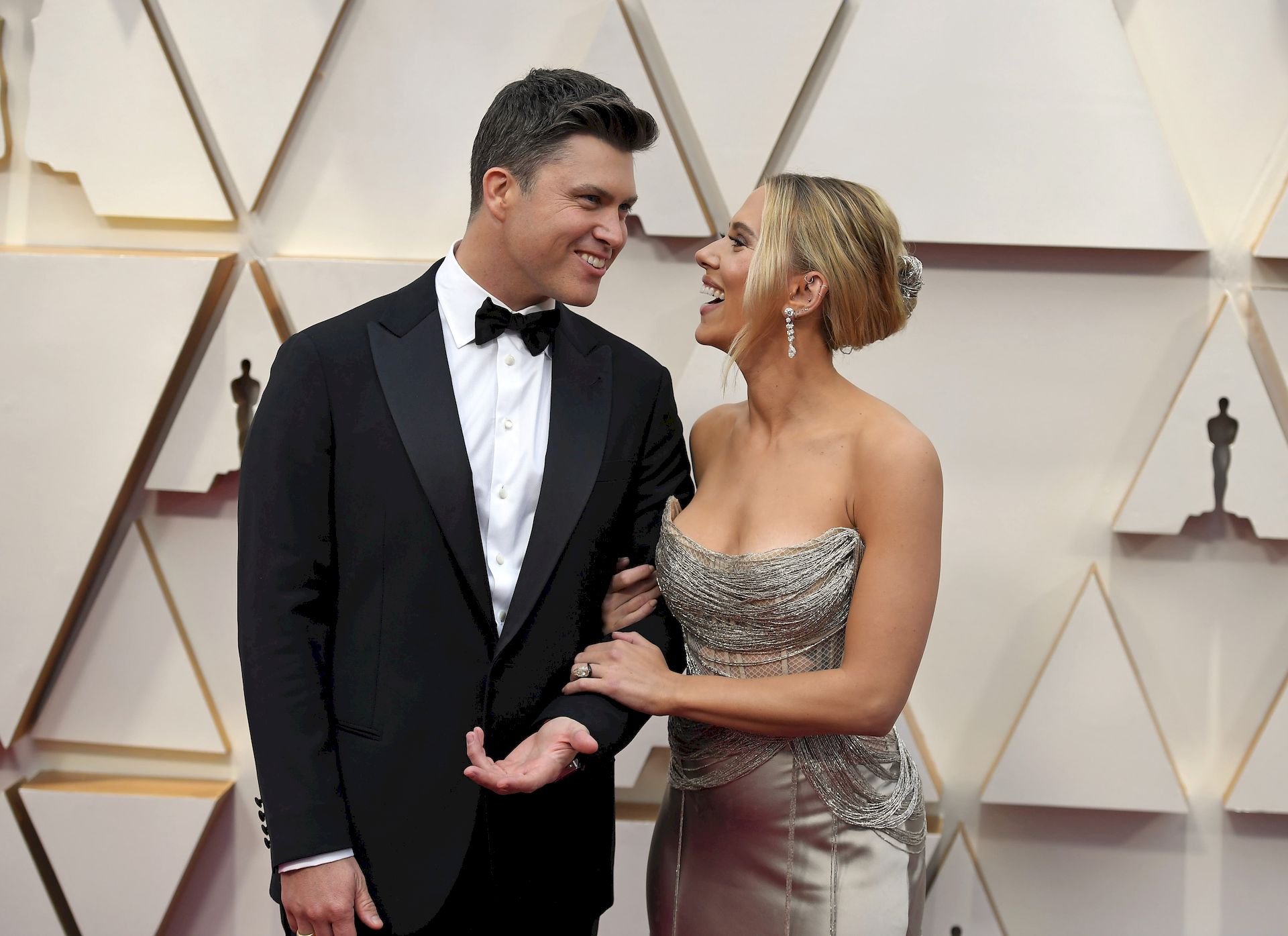 Scarlett Johansson In Oscar De La Renta Poses On The Red Carpet During The Oscars 0032