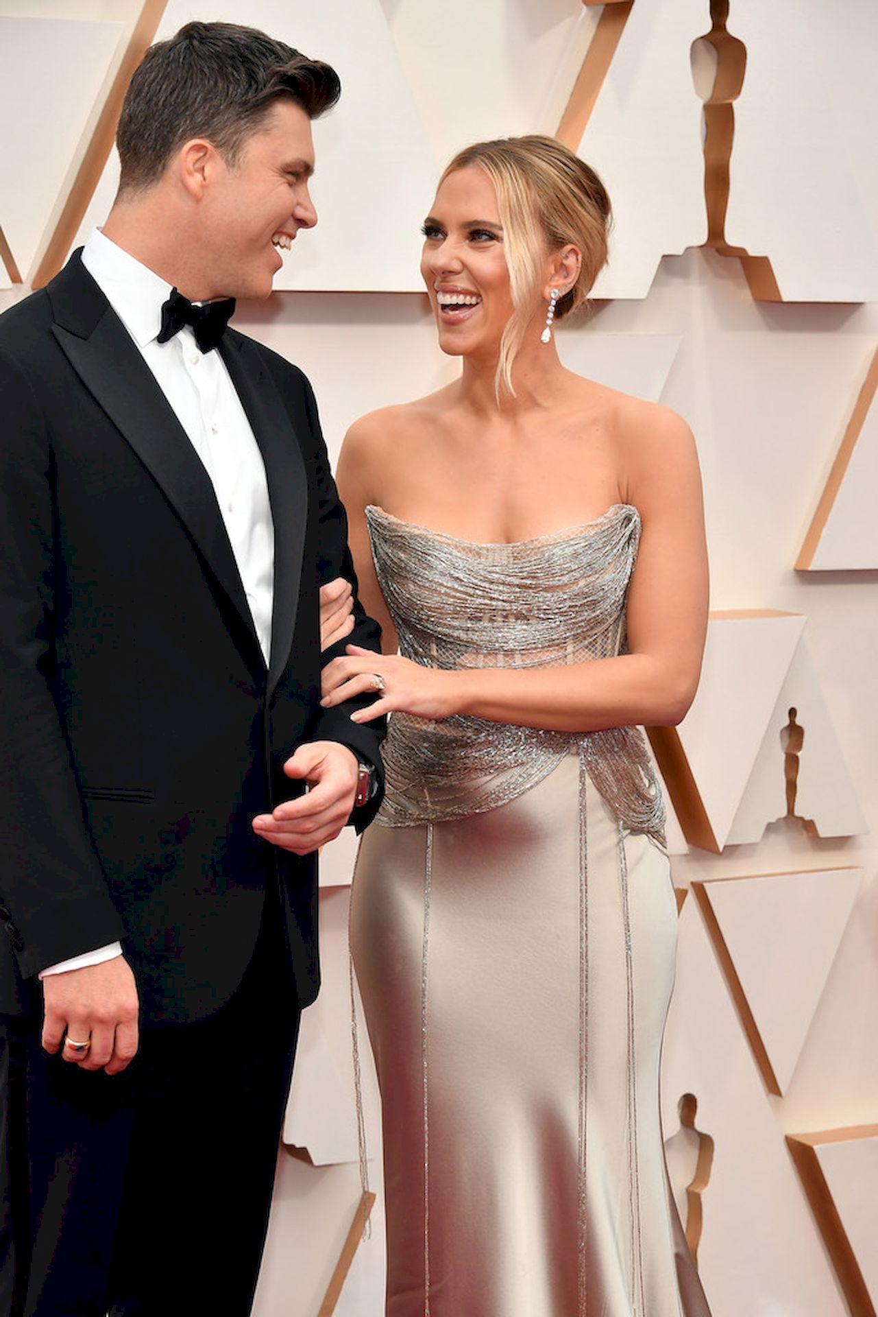 Scarlett Johansson In Oscar De La Renta Poses On The Red Carpet During The Oscars 0033