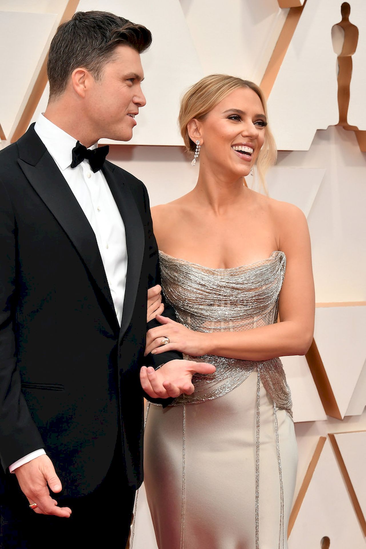Scarlett Johansson In Oscar De La Renta Poses On The Red Carpet During The Oscars 0034