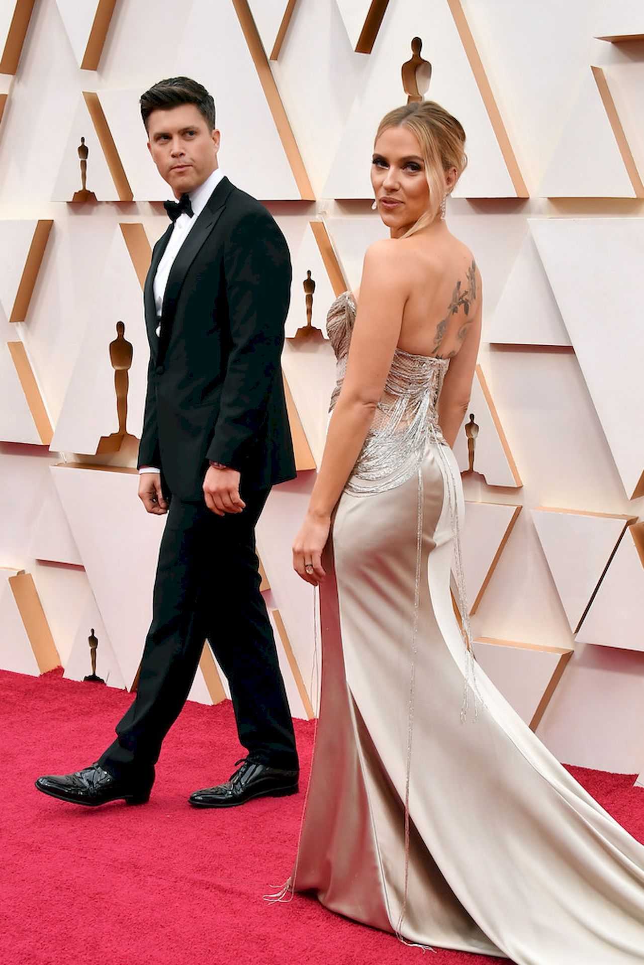 Scarlett Johansson In Oscar De La Renta Poses On The Red Carpet During The Oscars 0036
