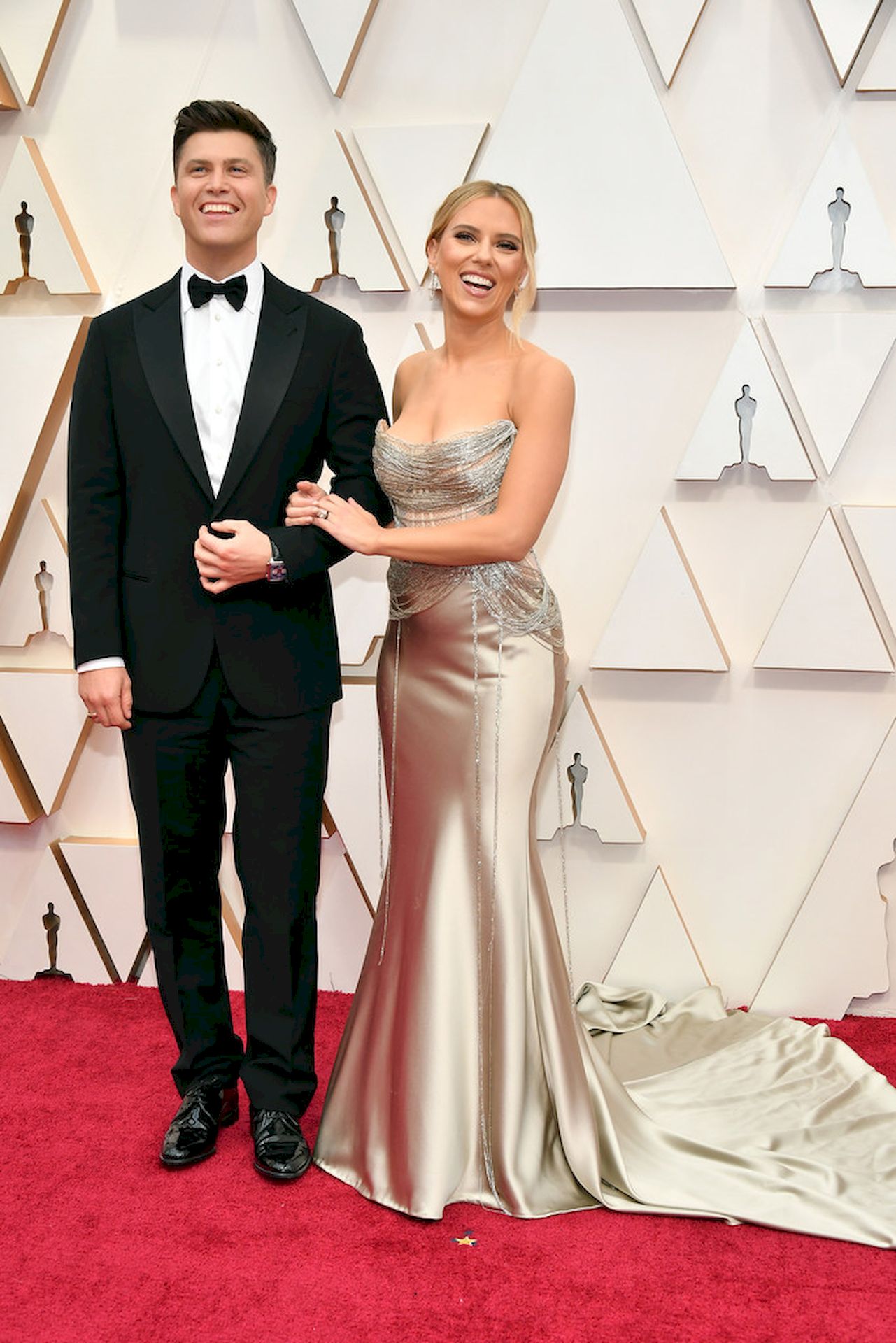 Scarlett Johansson In Oscar De La Renta Poses On The Red Carpet During The Oscars 0038