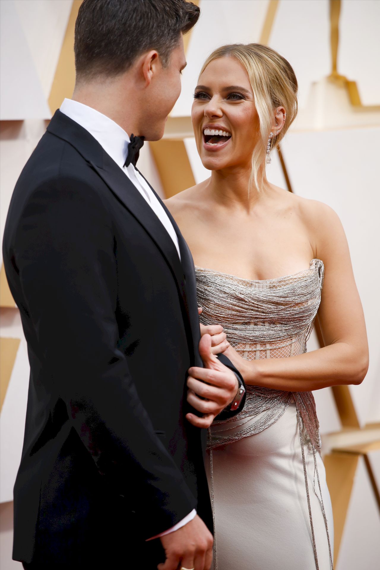 Scarlett Johansson In Oscar De La Renta Poses On The Red Carpet During The Oscars 0044