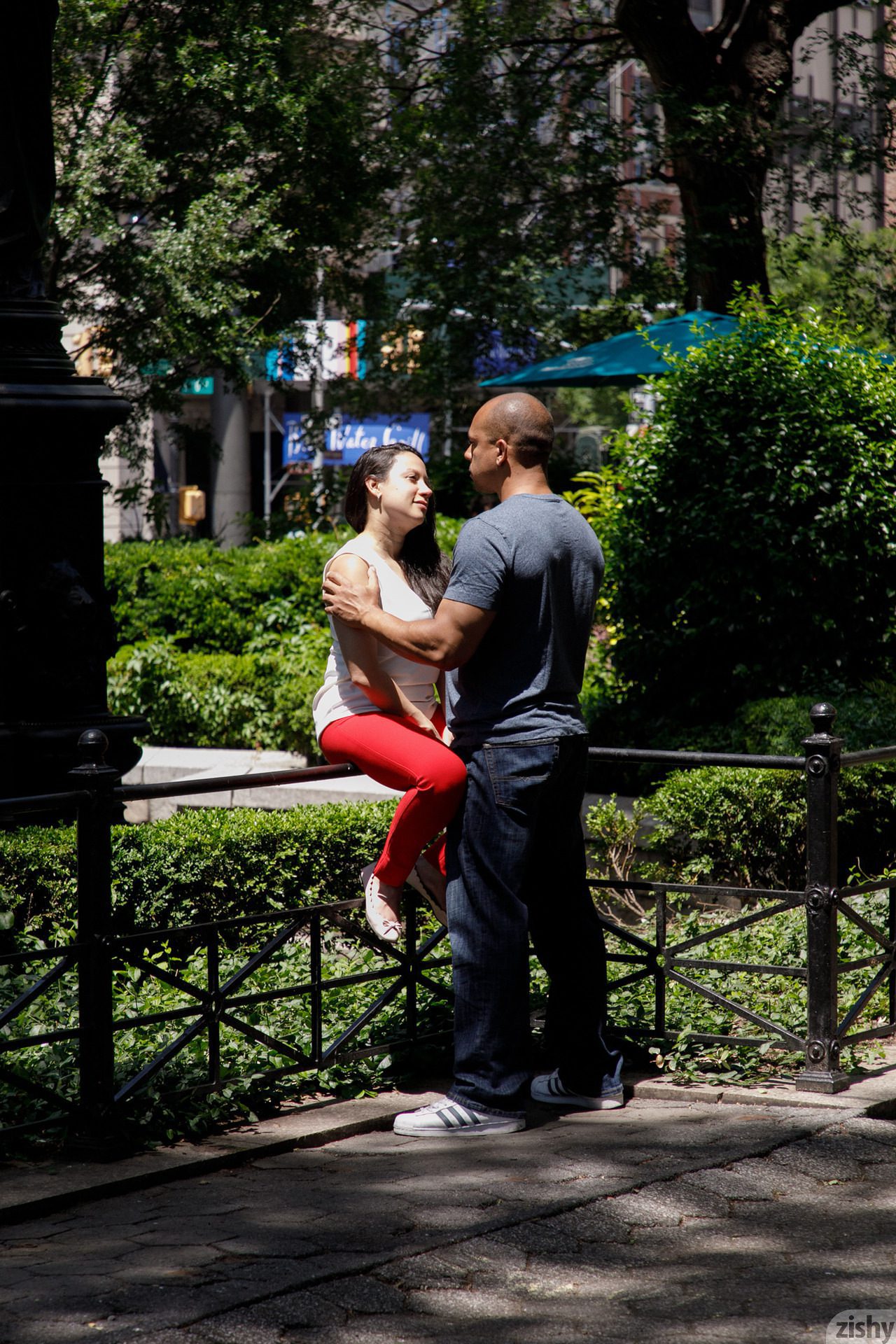 Three Girls One Schlub Zishy (14)