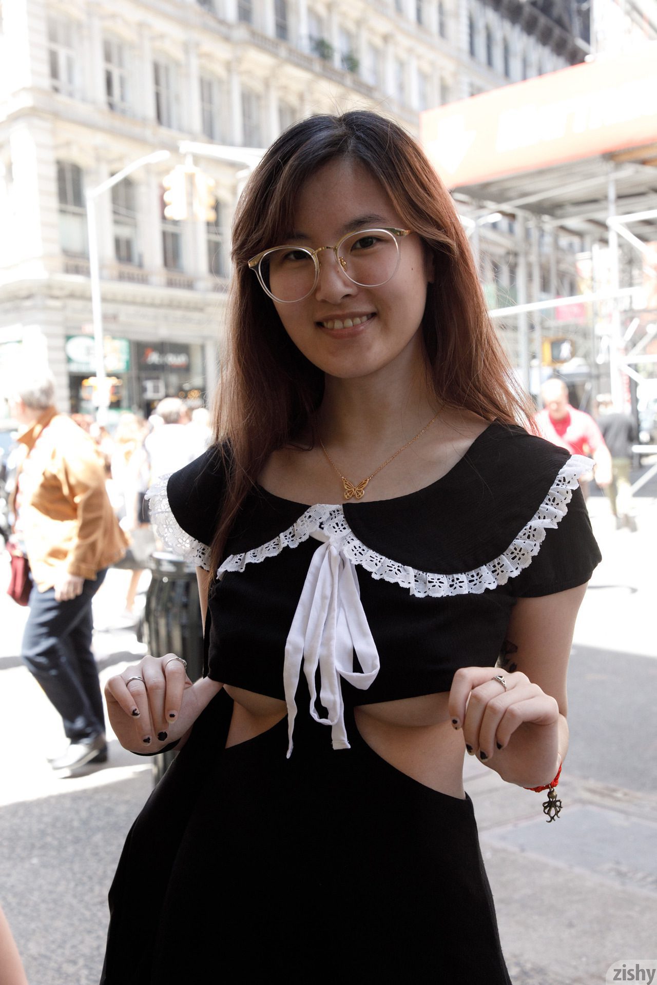 Three Girls One Schlub Zishy (21)