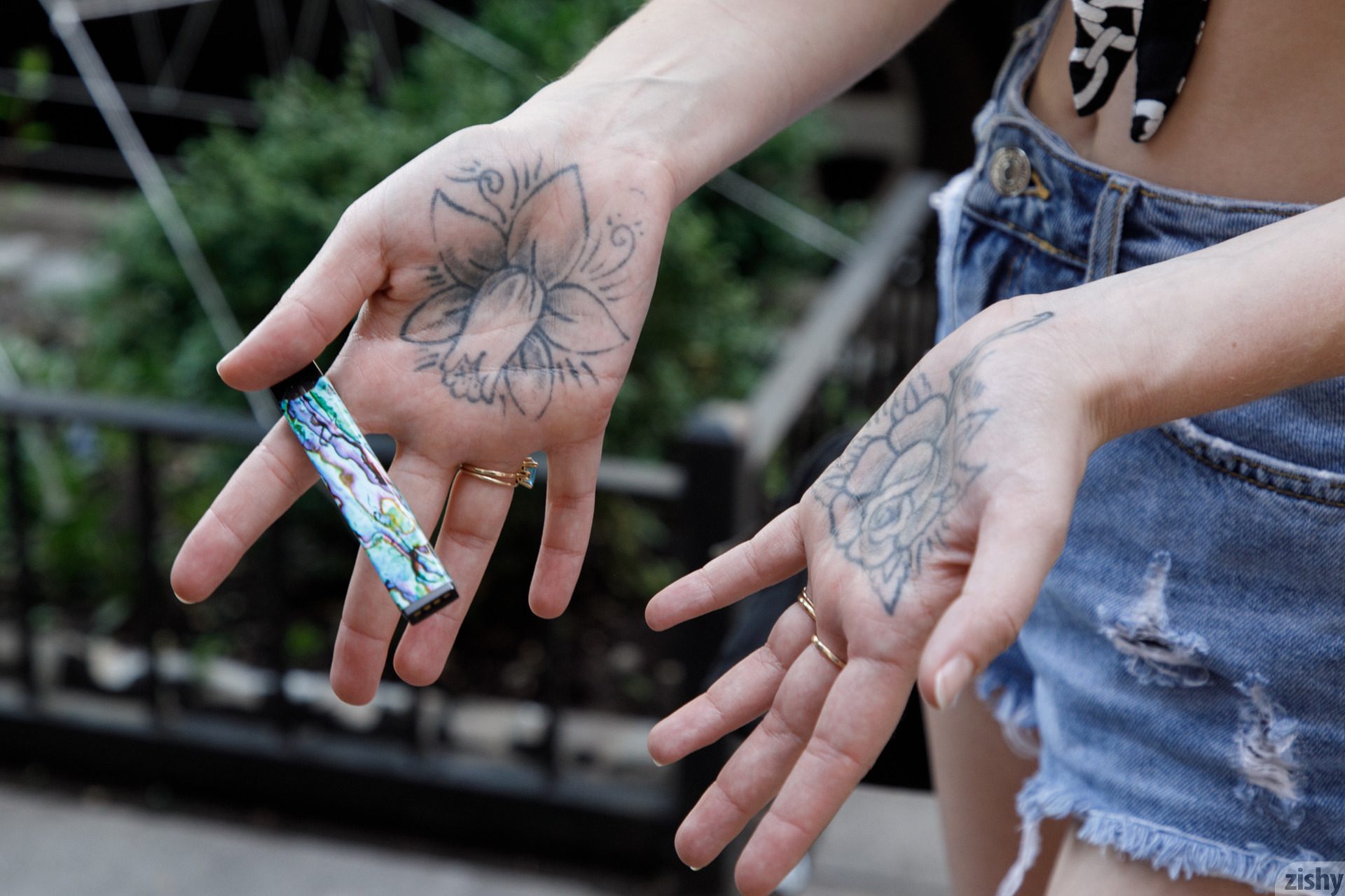 Three Girls One Schlub Zishy (23)