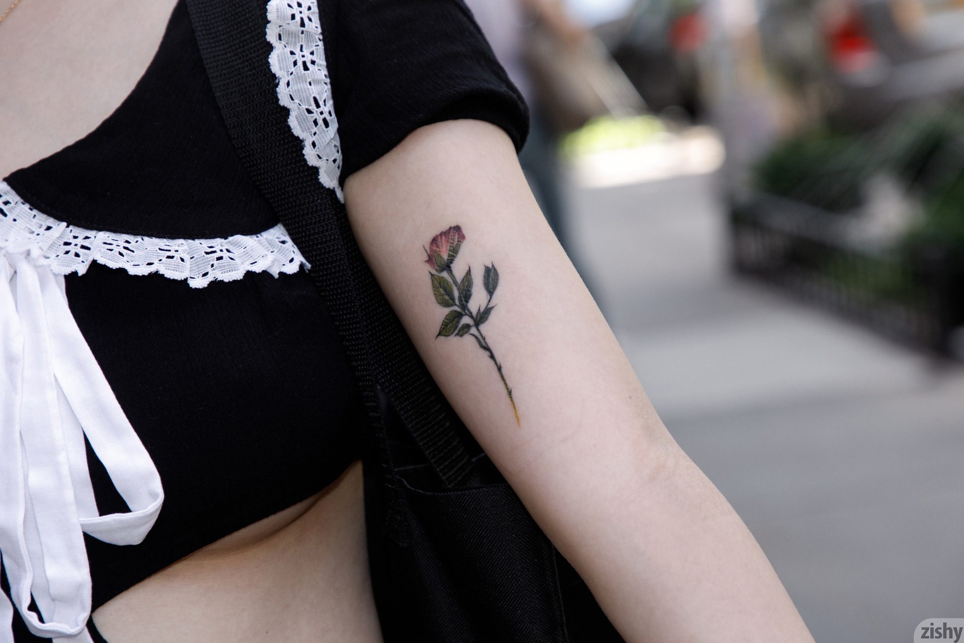 Three Girls One Schlub Zishy (25)