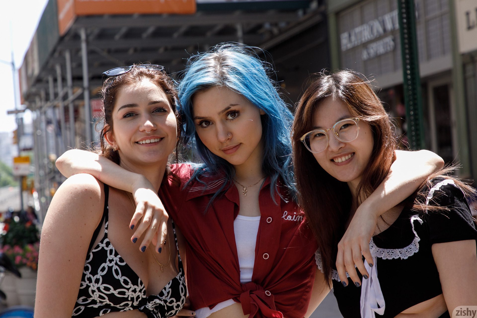 Three Girls One Schlub Zishy (41)