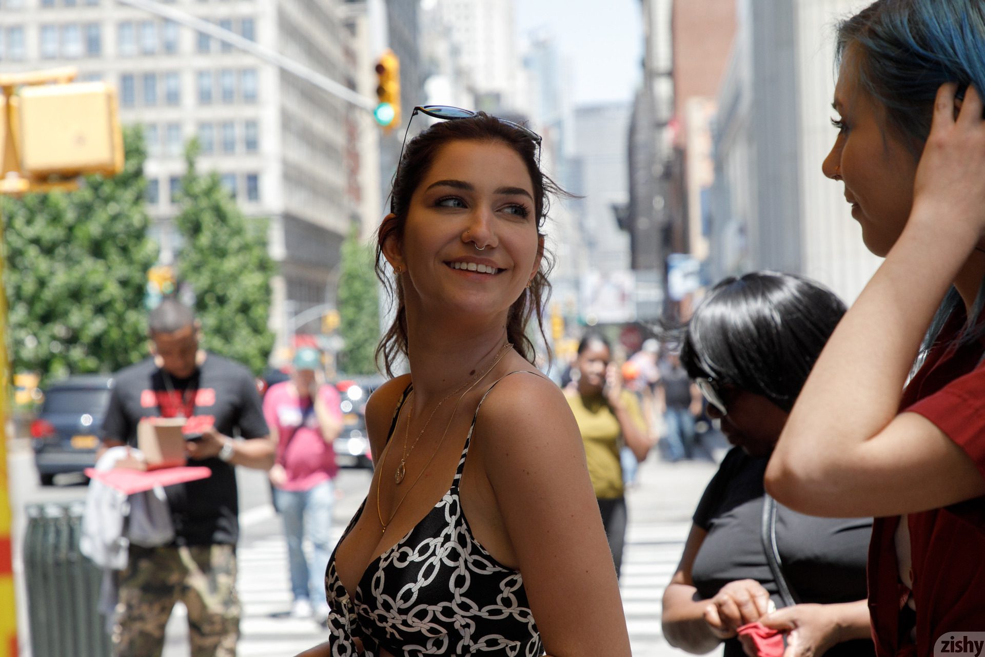 Three Girls One Schlub Zishy (5)