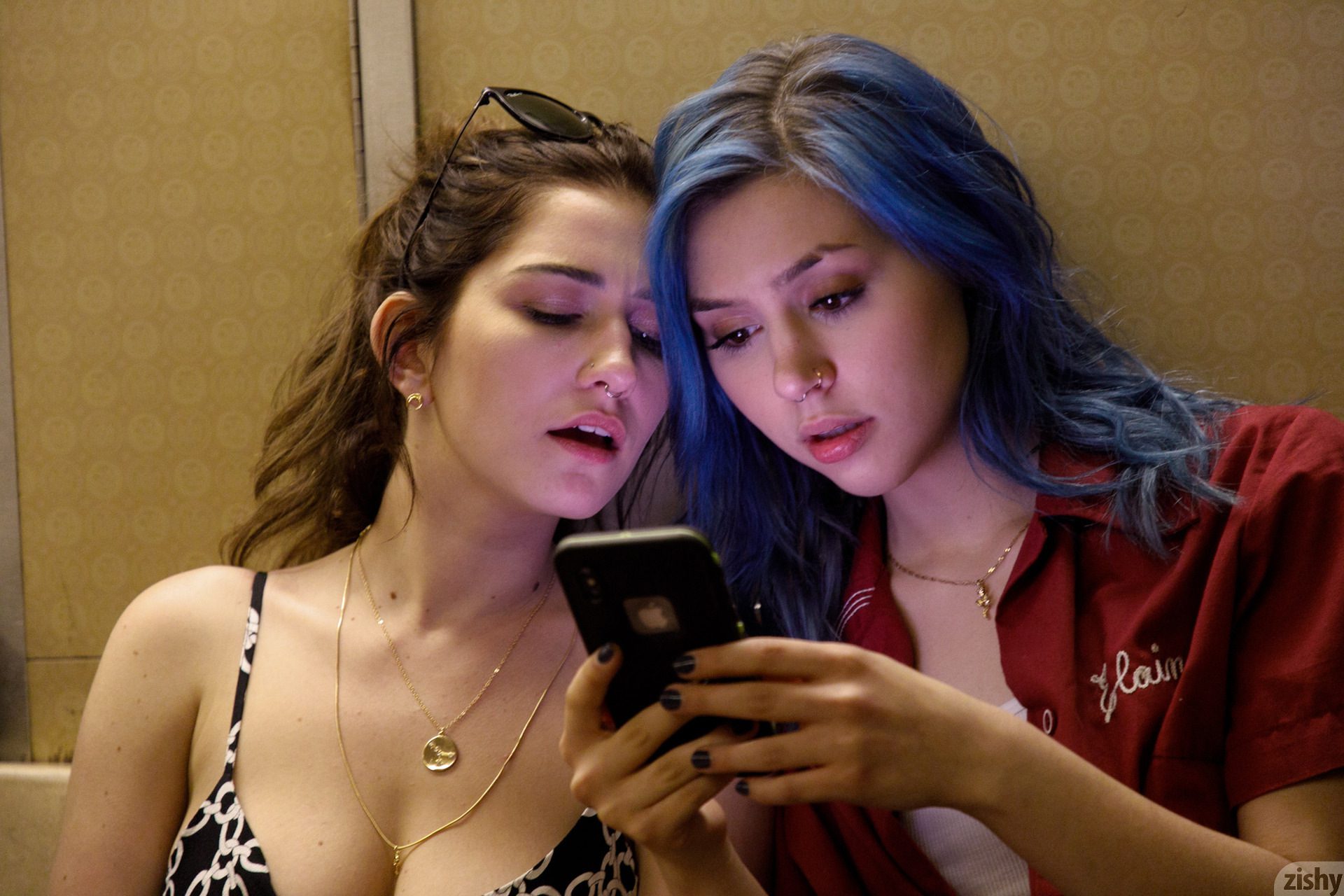 Three Girls One Schlub Zishy (56)