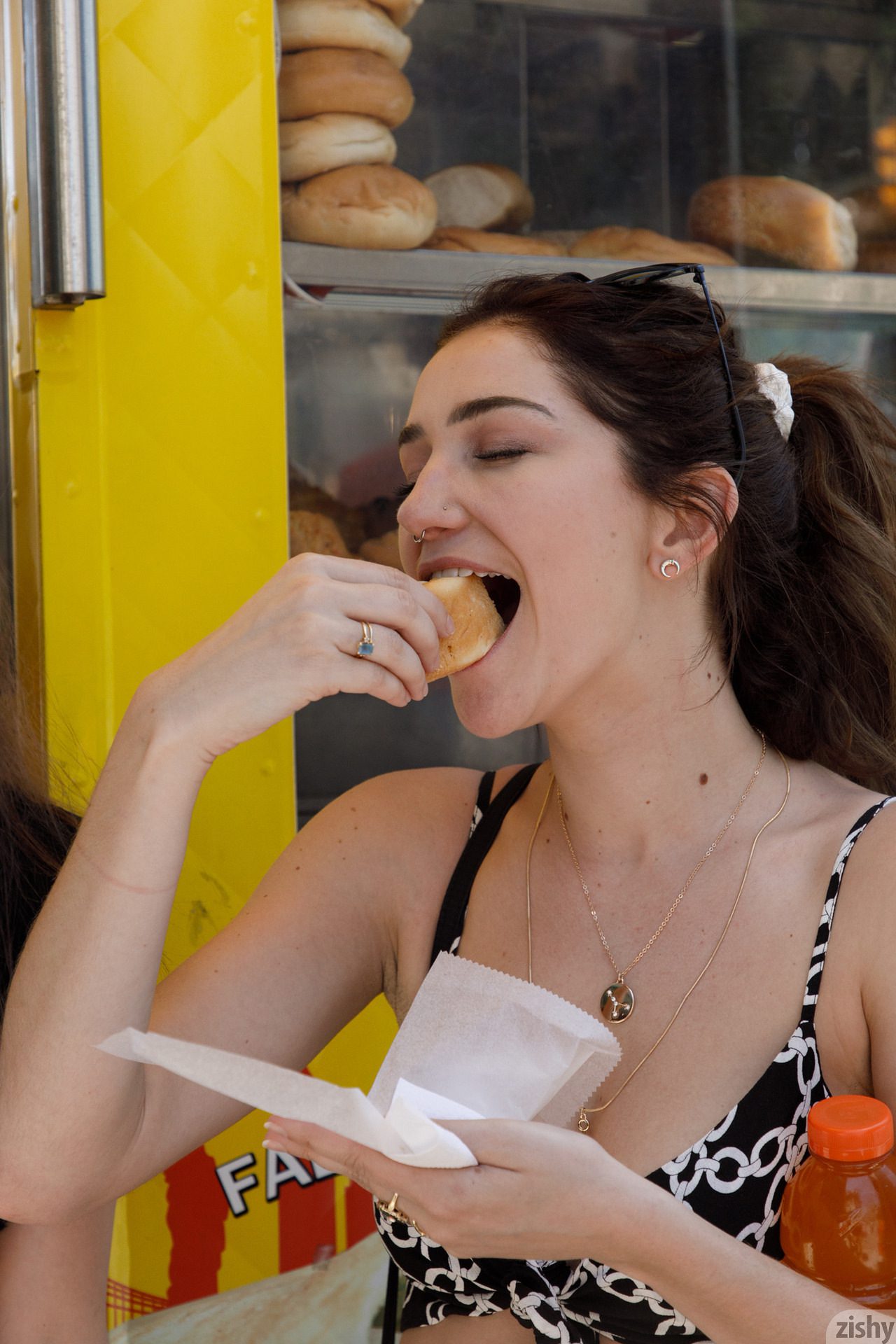 Three Girls One Schlub Zishy (8)