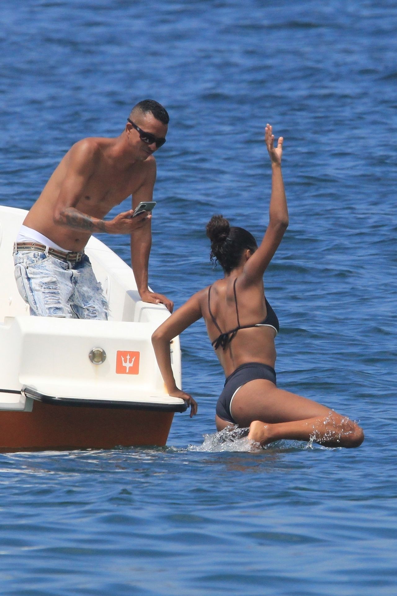 Tina Kunakey Shows Off Her Sexy Body While On Vacation With Vincent Cassel 0004