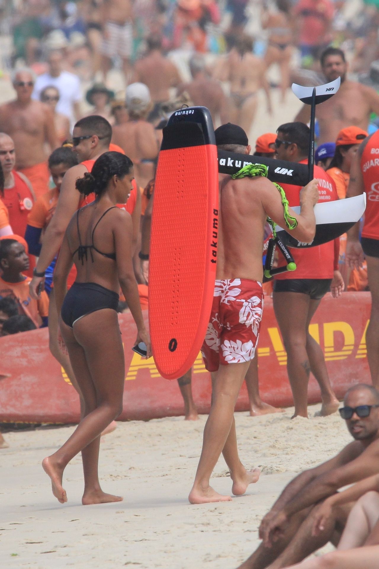 Tina Kunakey Shows Off Her Sexy Body While On Vacation With Vincent Cassel 0010