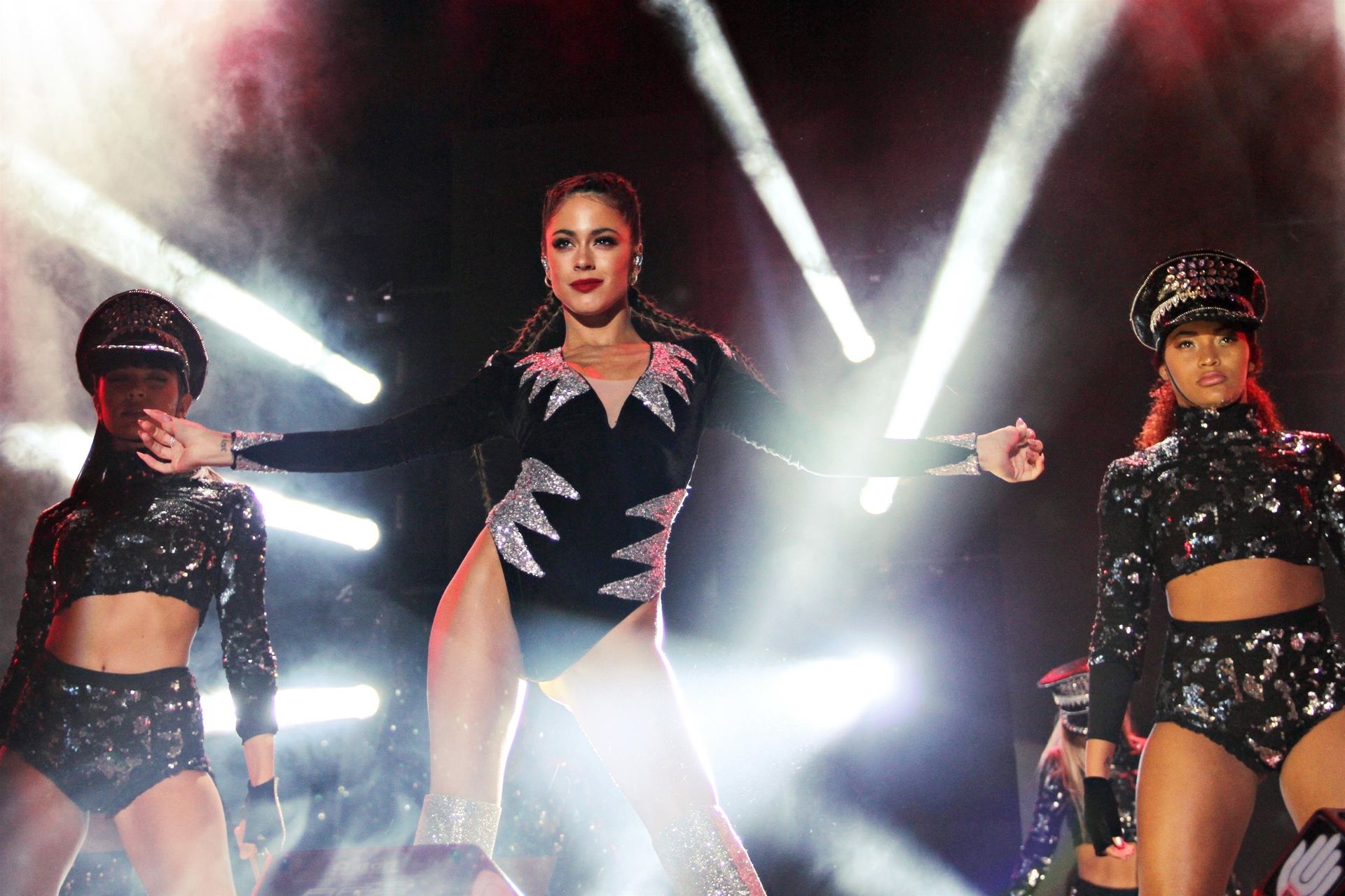 Tini Stoessel’s Sexy Performance0006