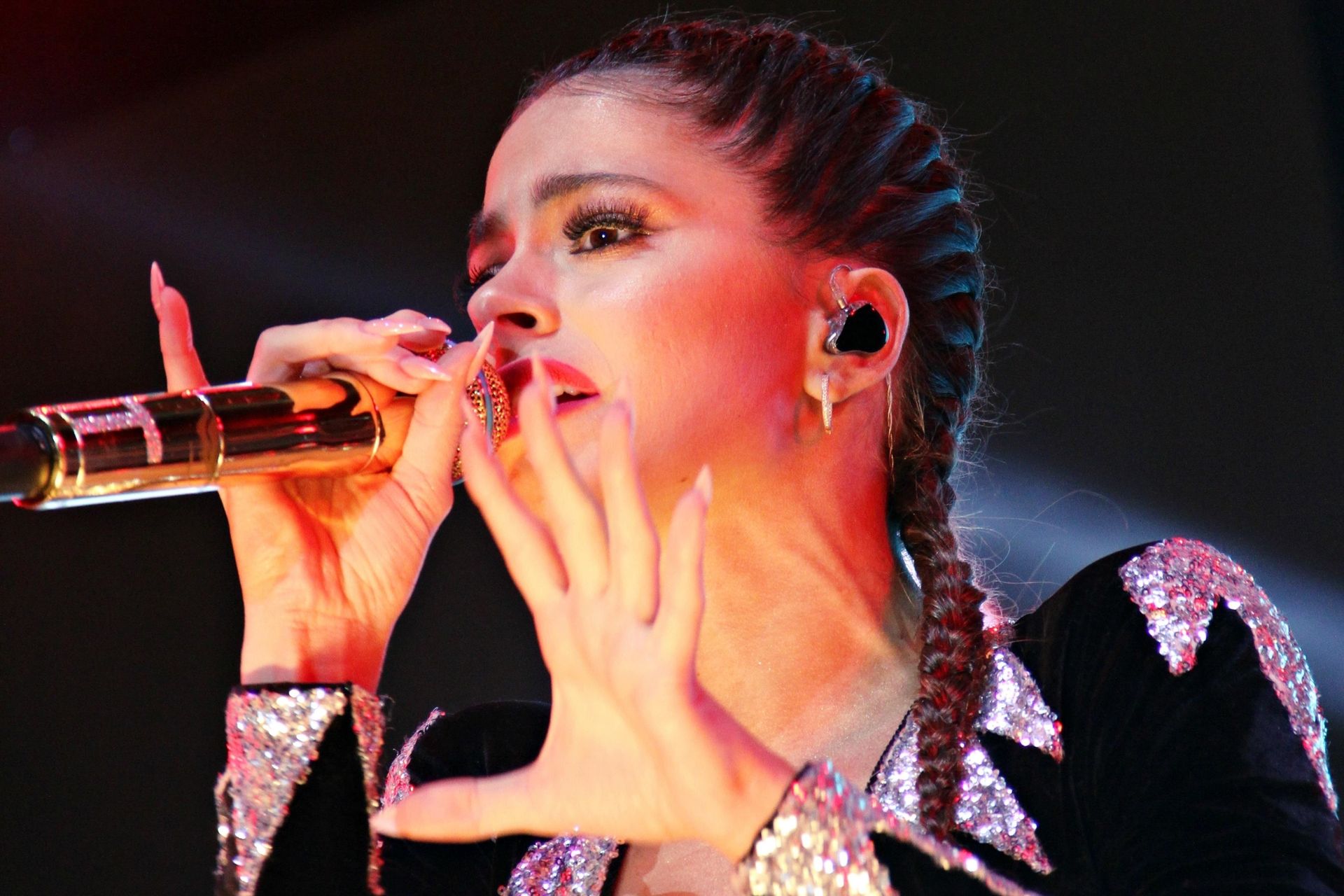 Tini Stoessel’s Sexy Performance0013