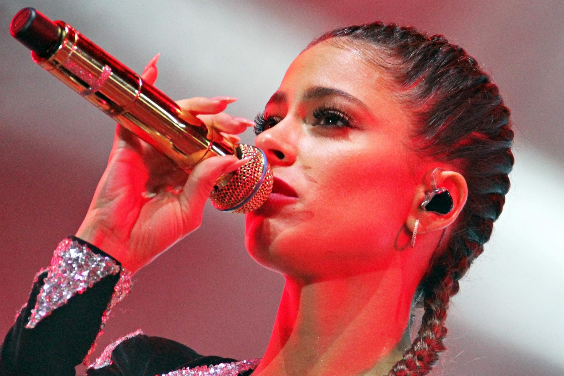 Tini Stoessel’s Sexy Performance0017