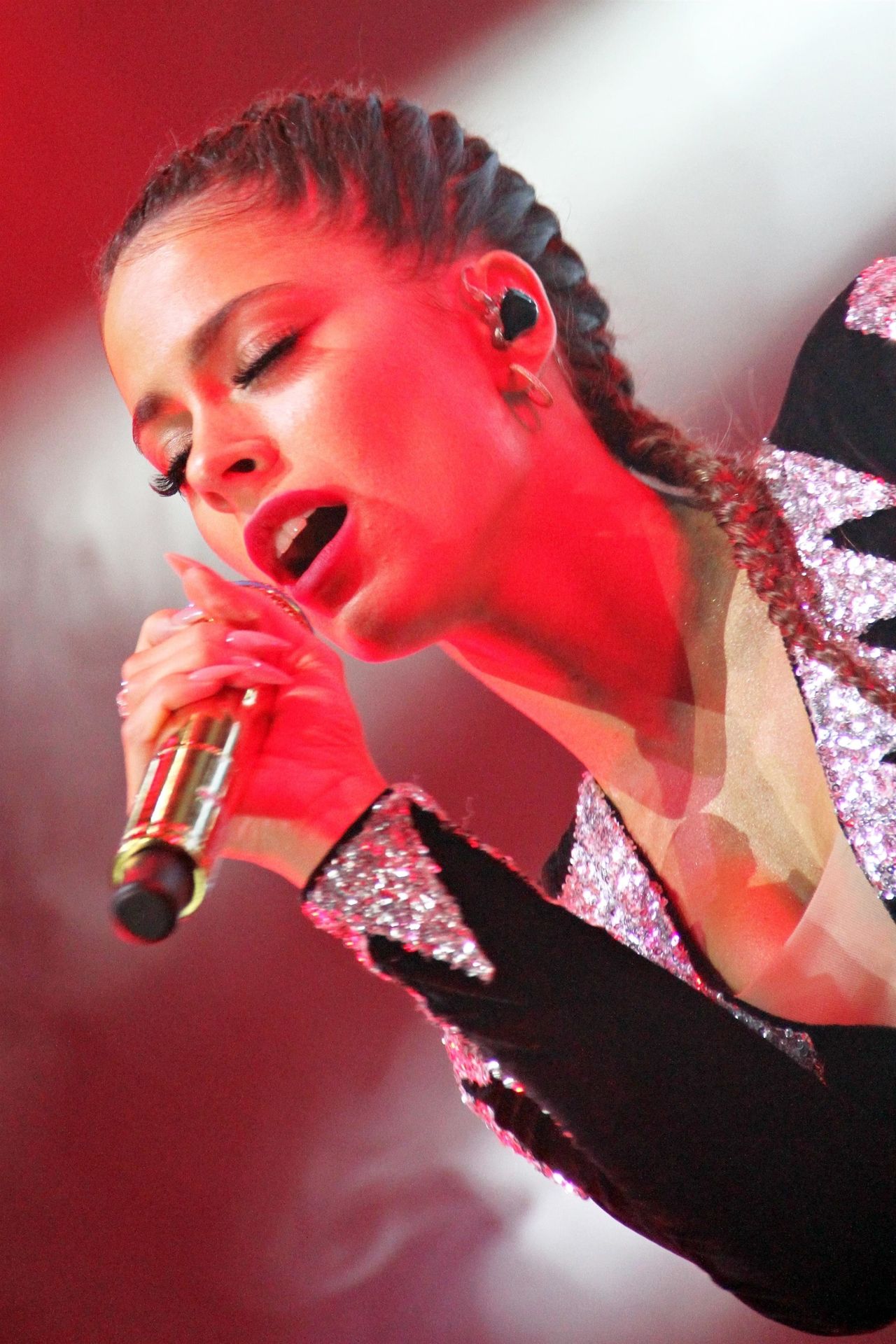 Tini Stoessel’s Sexy Performance0018