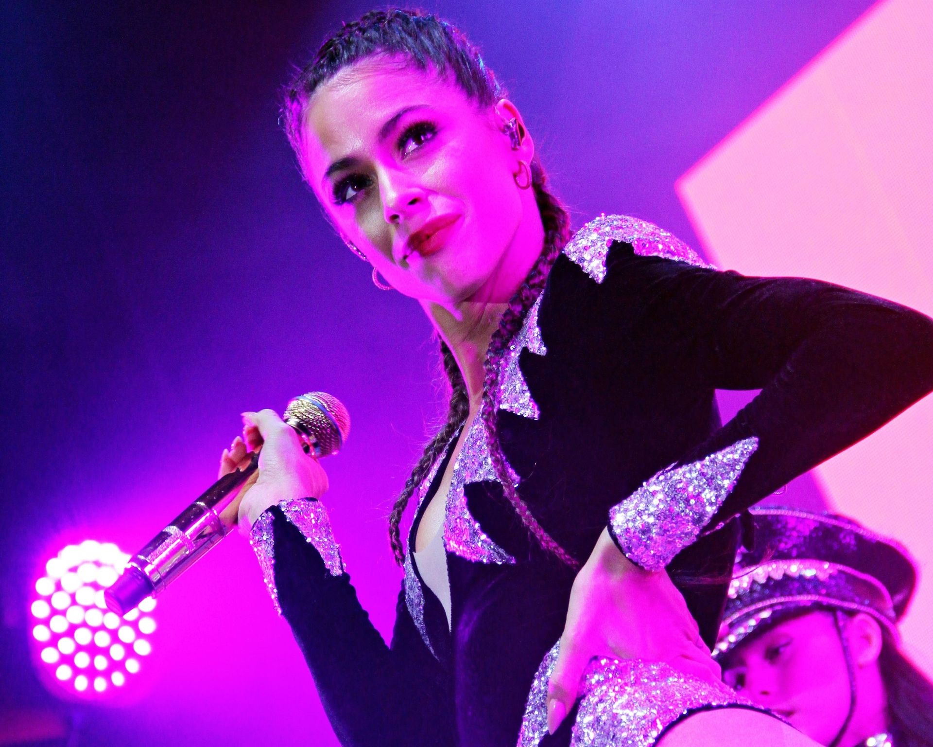 Tini Stoessel’s Sexy Performance0024