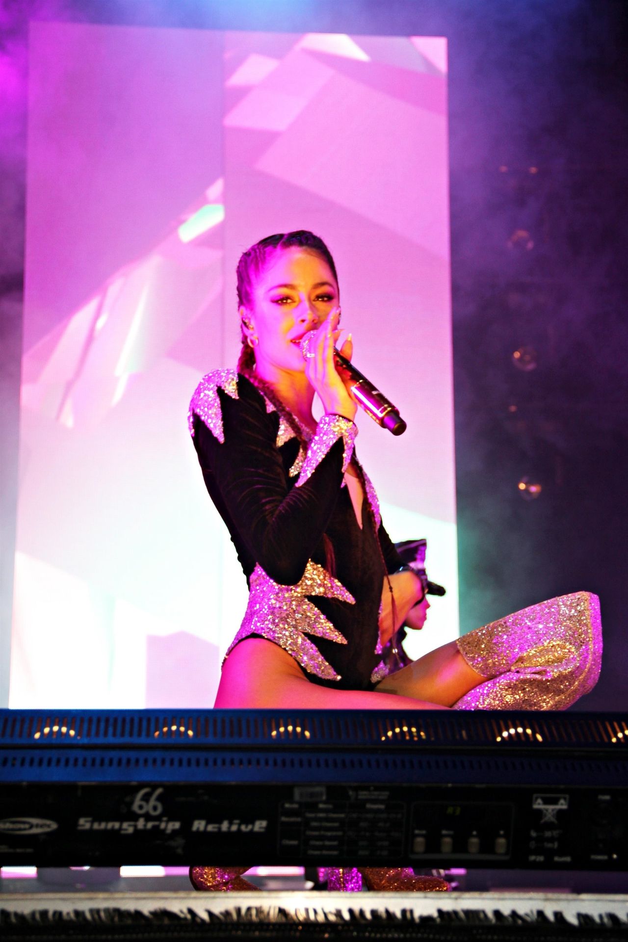 Tini Stoessel’s Sexy Performance0026