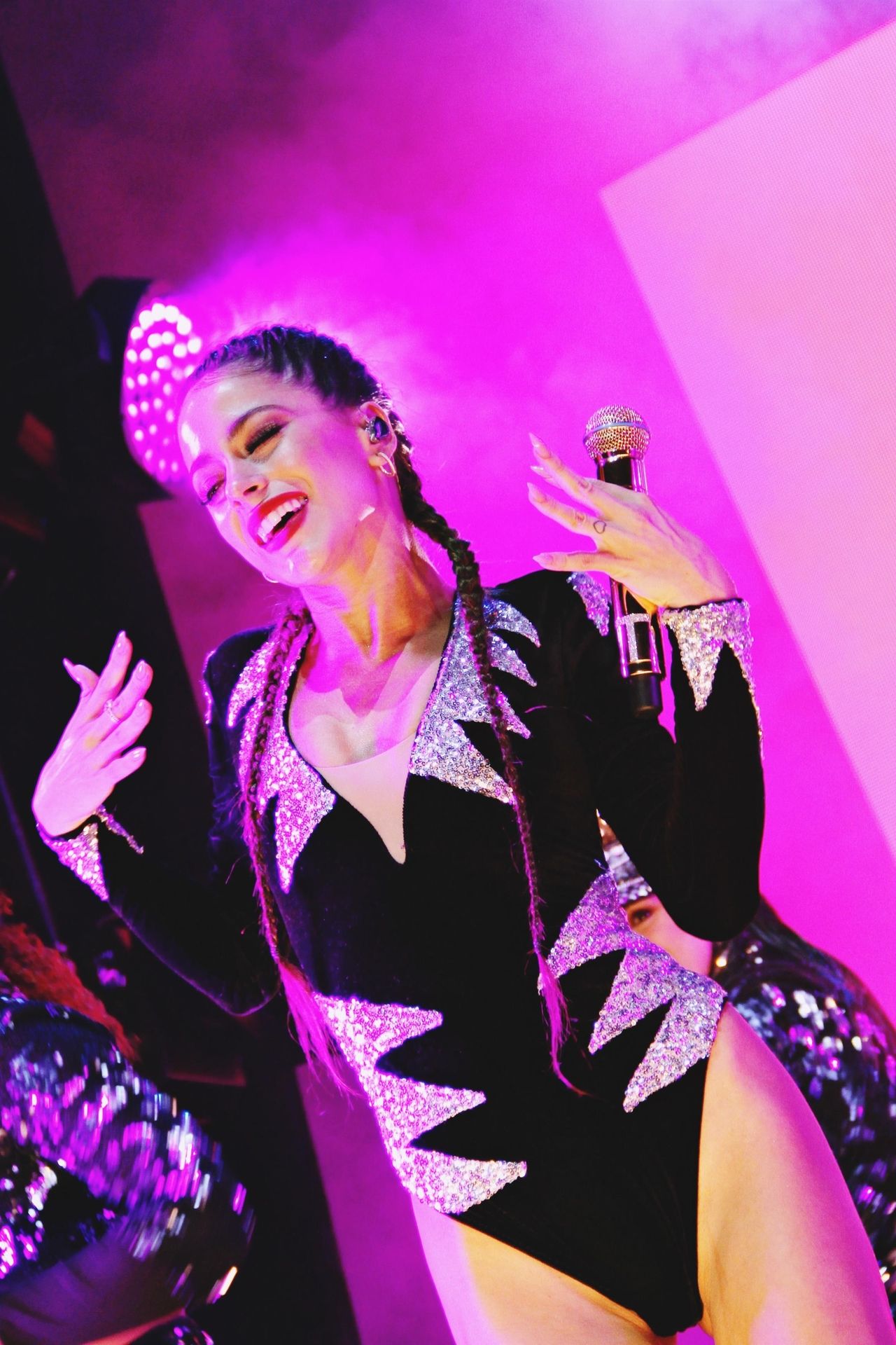 Tini Stoessel’s Sexy Performance0030