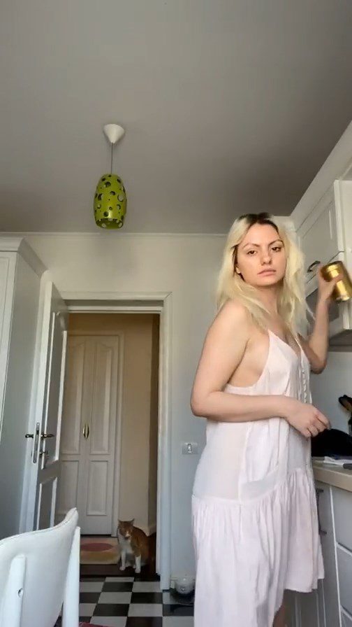 Alexandra Stan Braless 0002