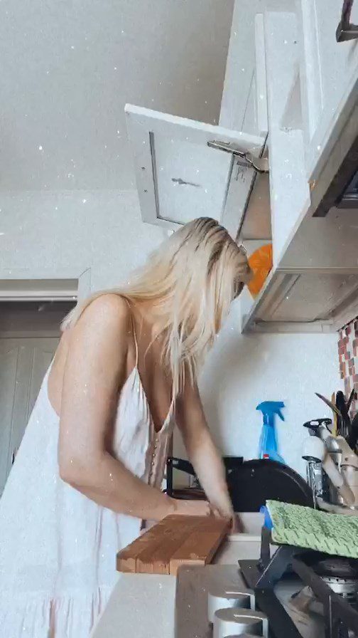 Alexandra Stan Braless 0008